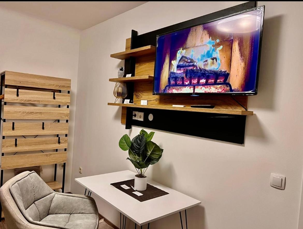 Roomino Apartment