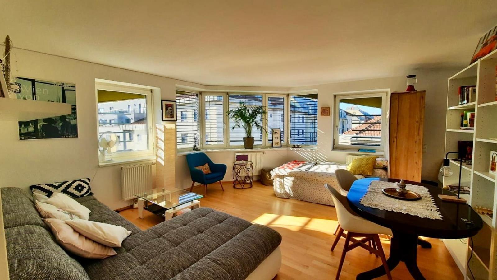 Charming Flat On Top Floor With Great View Vienna