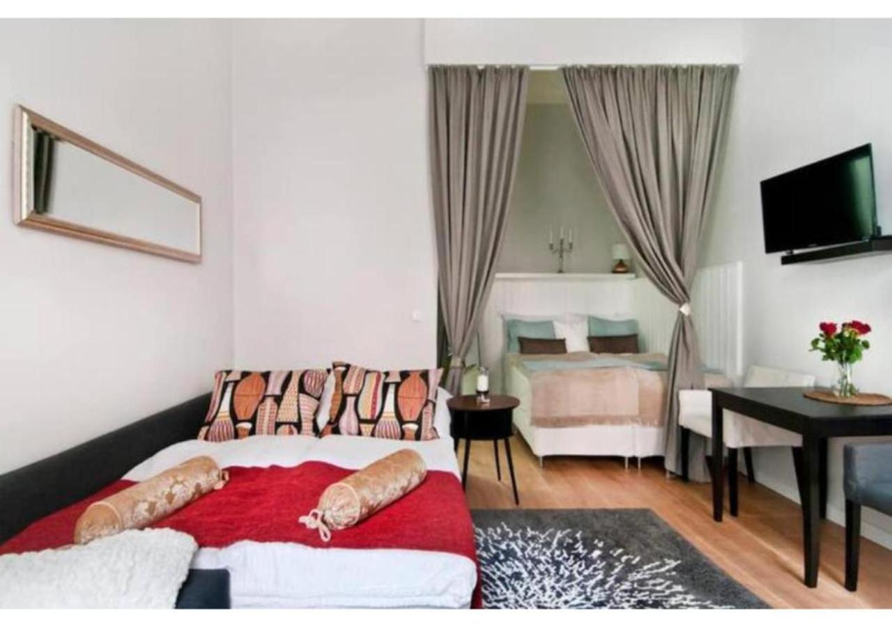 Luxurious And Bright, 5 Min To City Center Apartment *