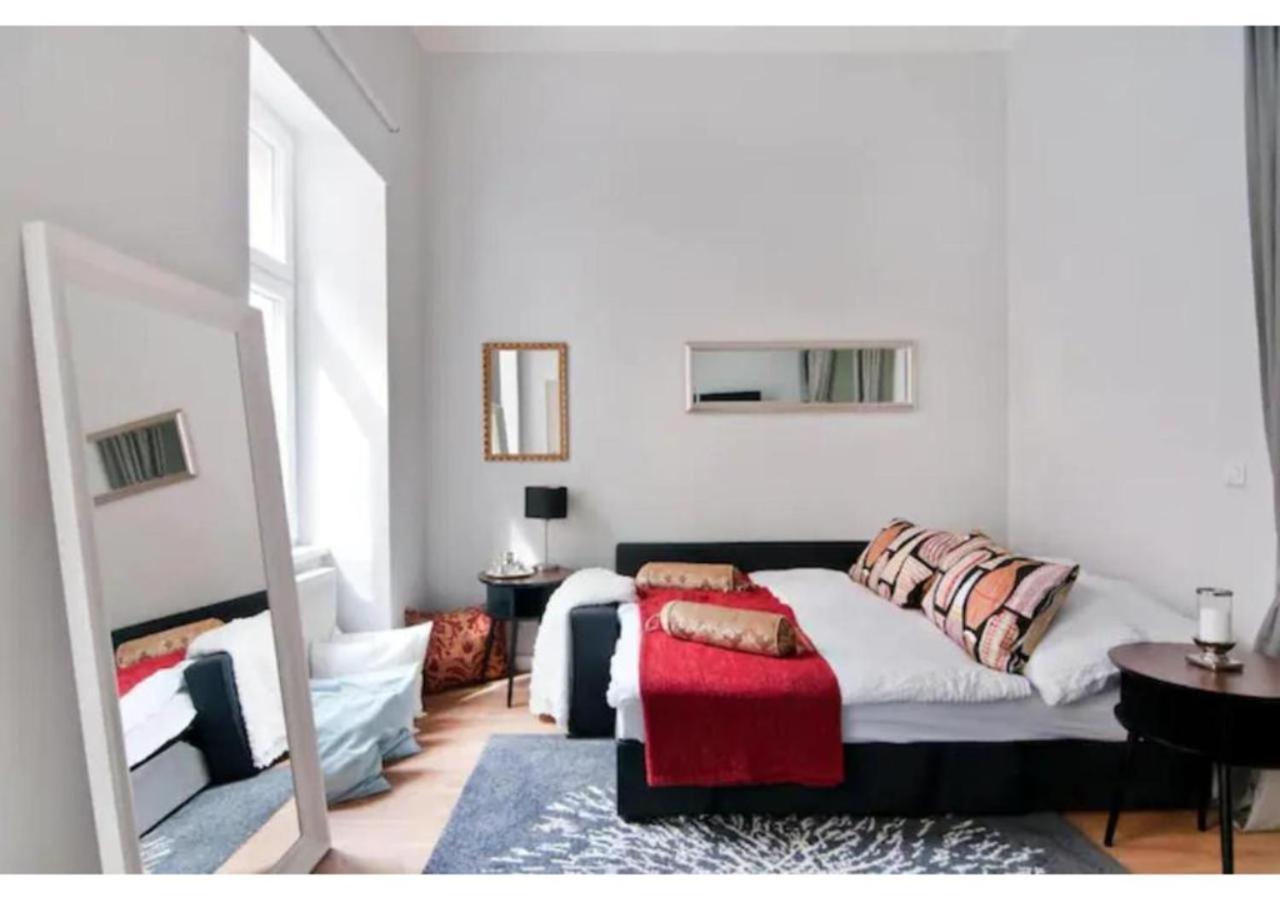 Luxurious And Bright, 5 Min To City Center Apartment *