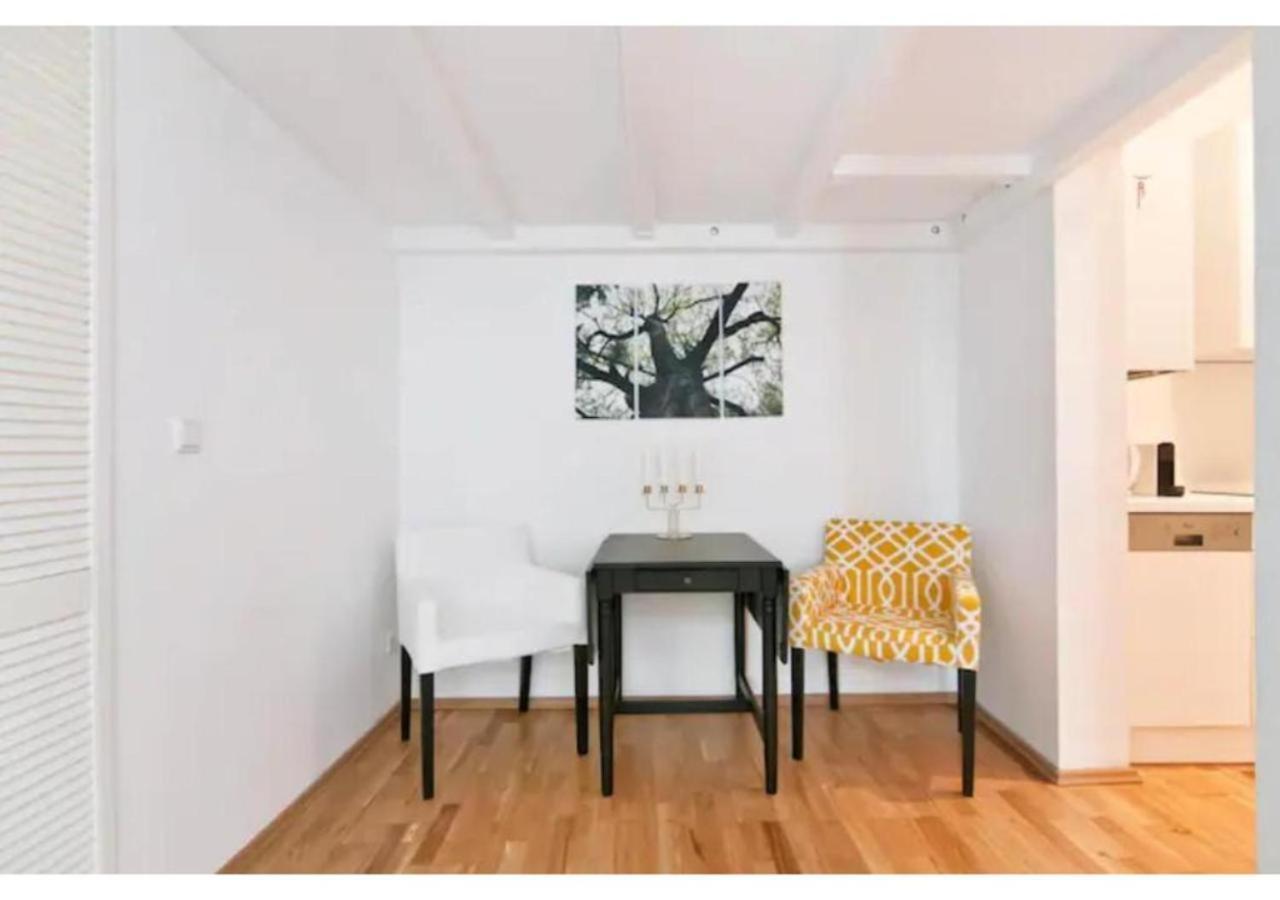 Luxurious And Bright, 5 Min To City Center Apartment