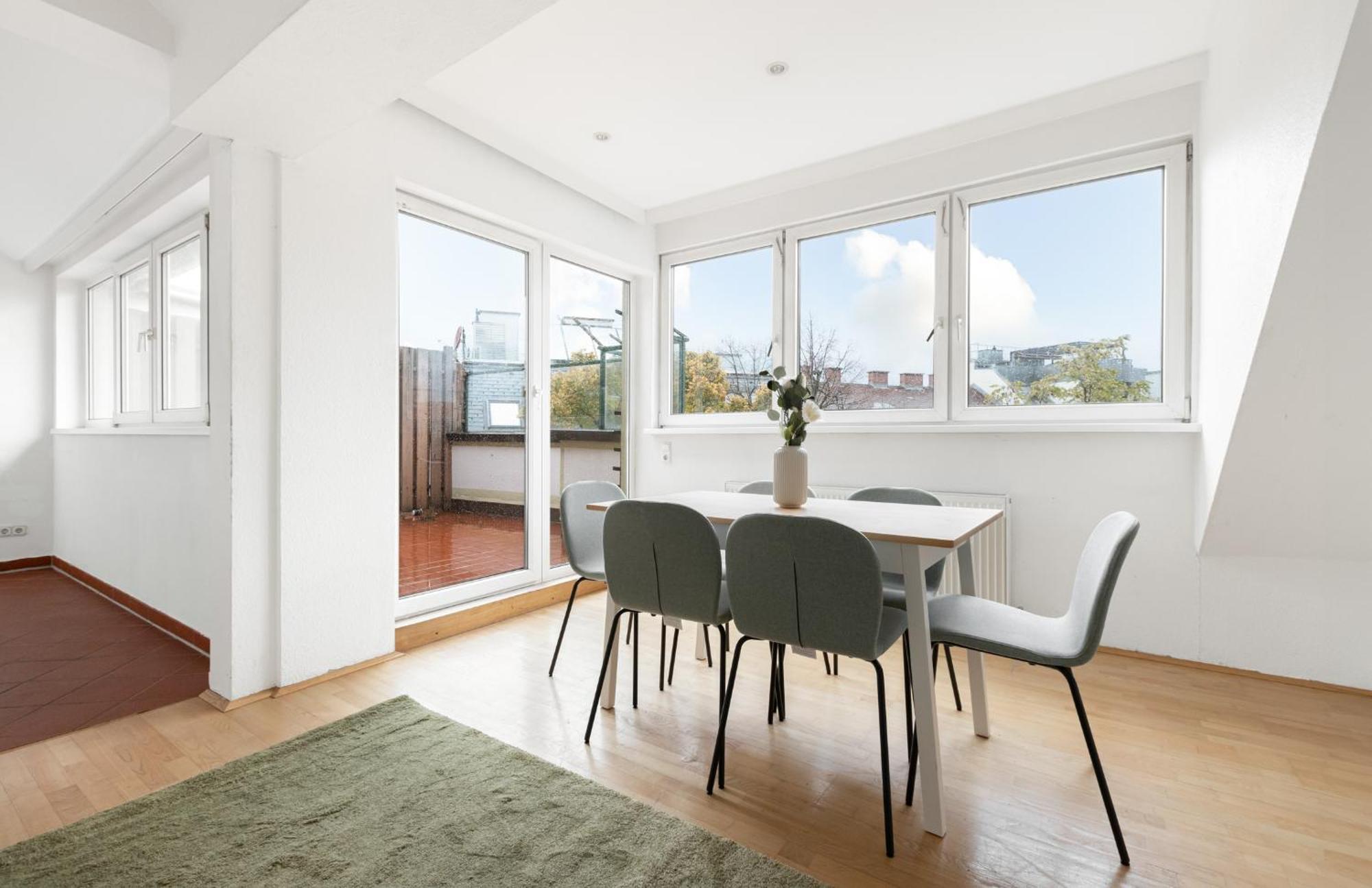 Stylisch In Vienna's 18th District Apartment
