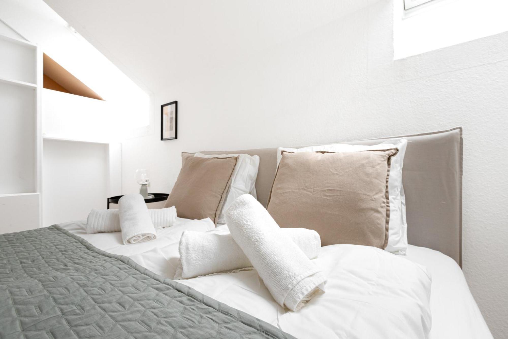 Stylisch In Vienna's 18th District Apartment