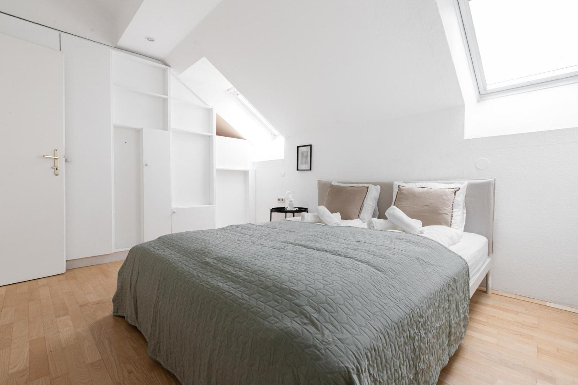 Stylisch In Vienna's 18th District Apartment