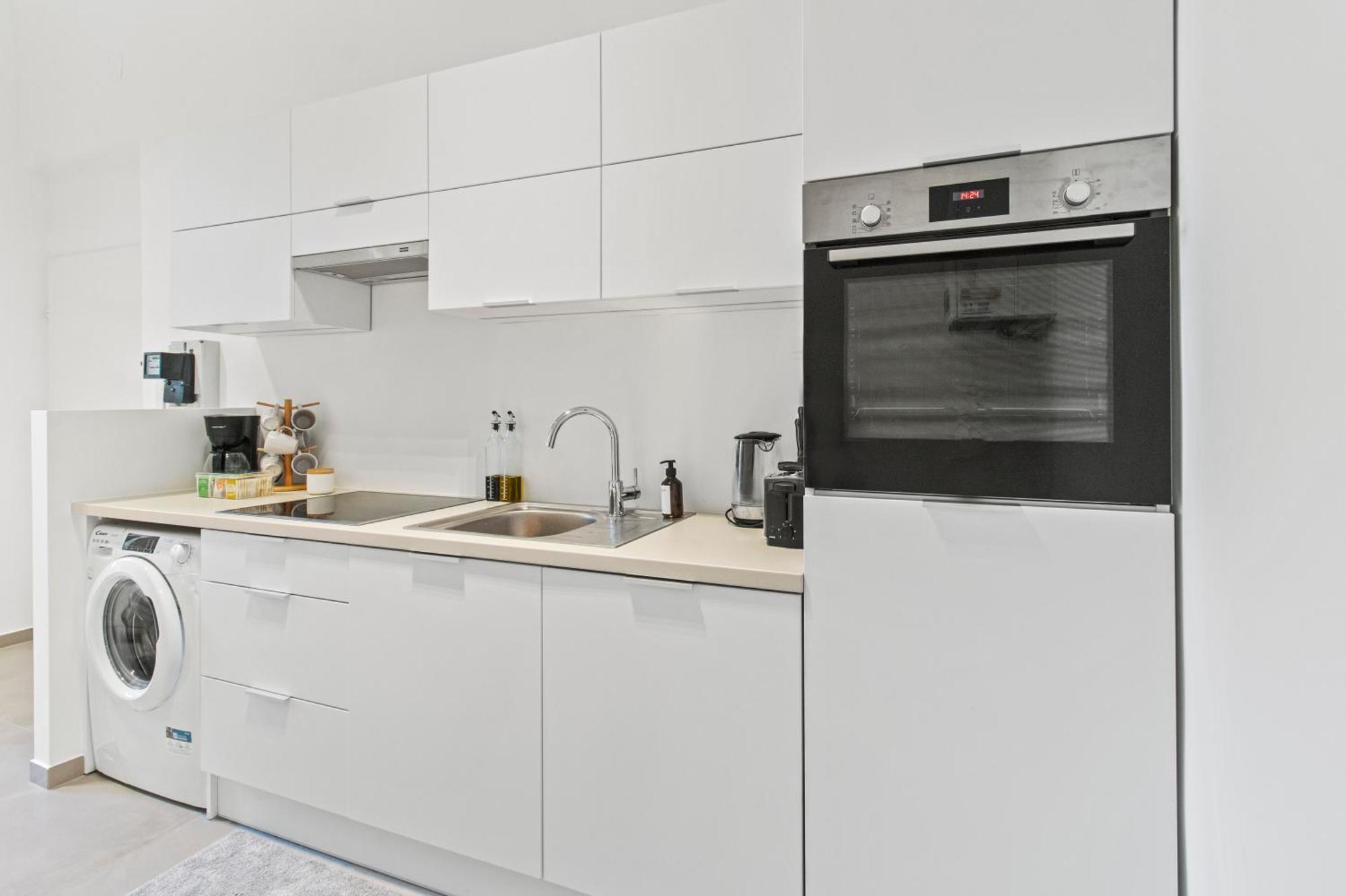 Balcony Apartment, 4 Min To U3 Zipperer Strasse Apartamento *