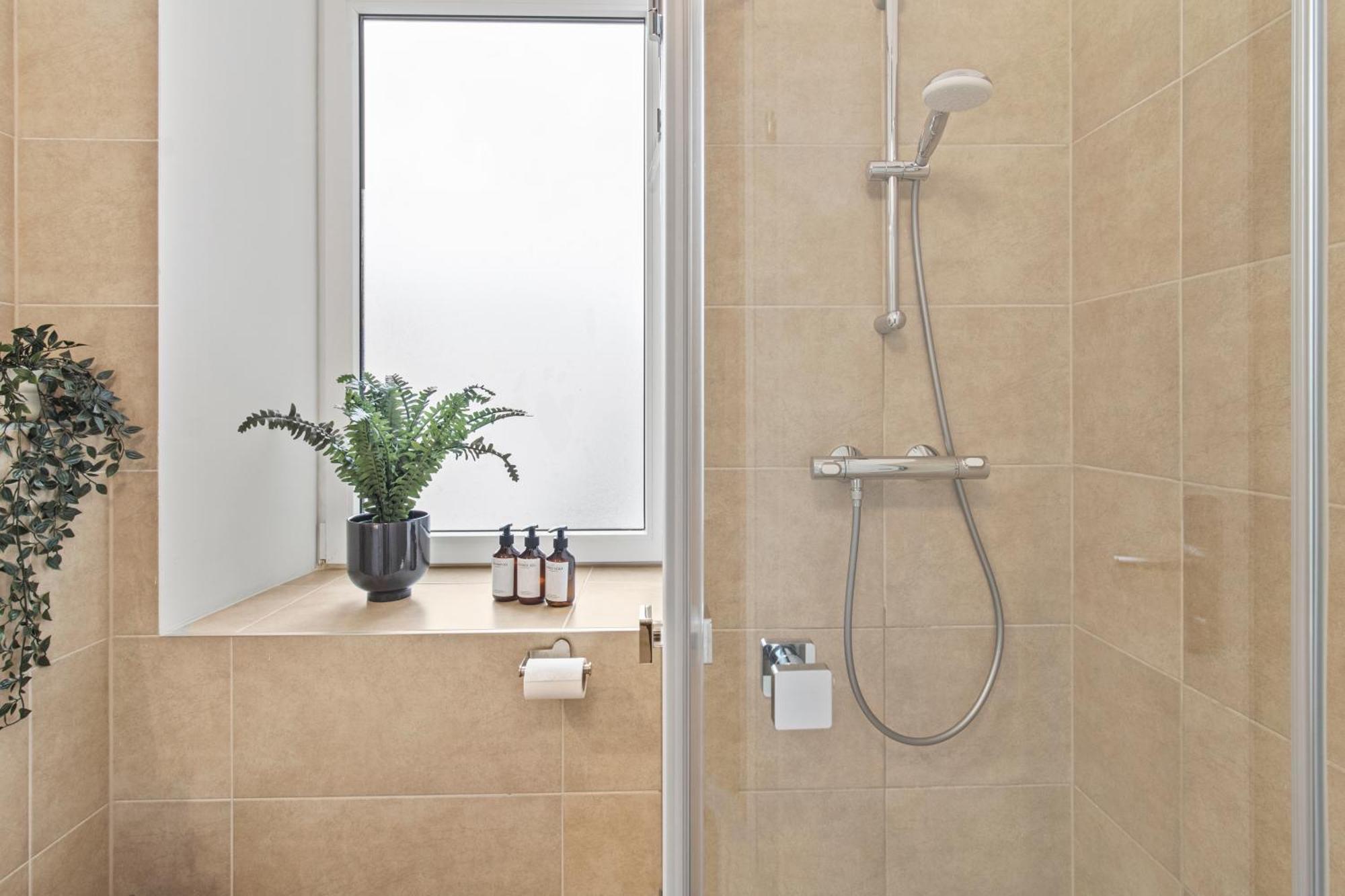 Balcony Apartment, 4 Min To U3 Zipperer Strasse * Viena