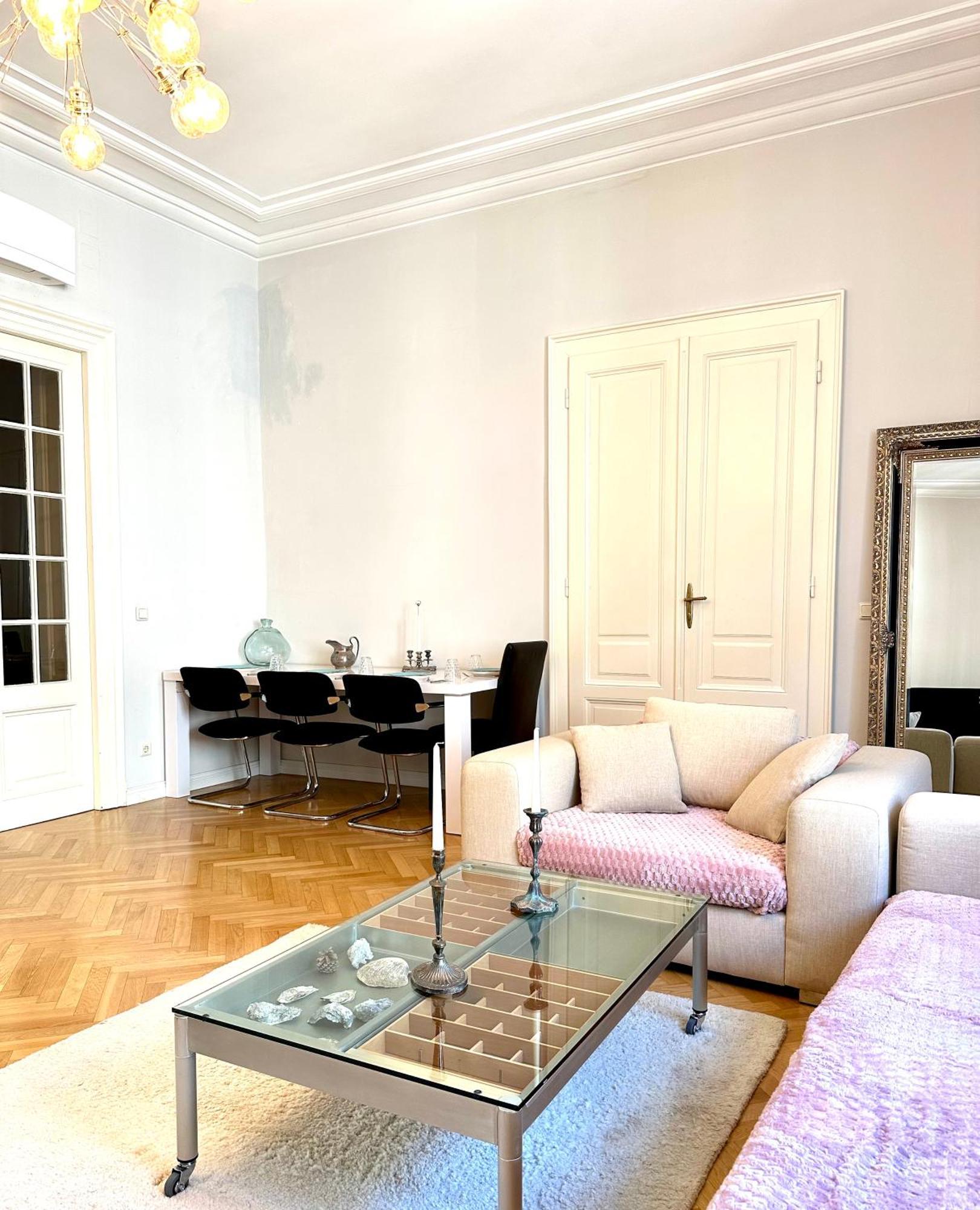 Stephansdom Apartment *