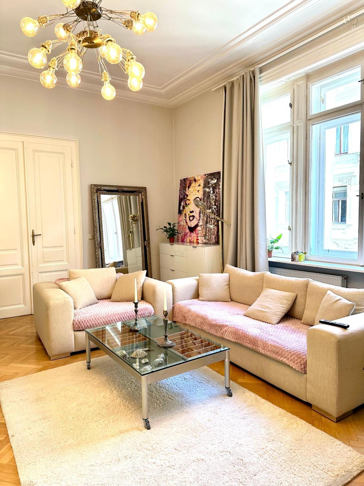 Stephansdom Apartment *