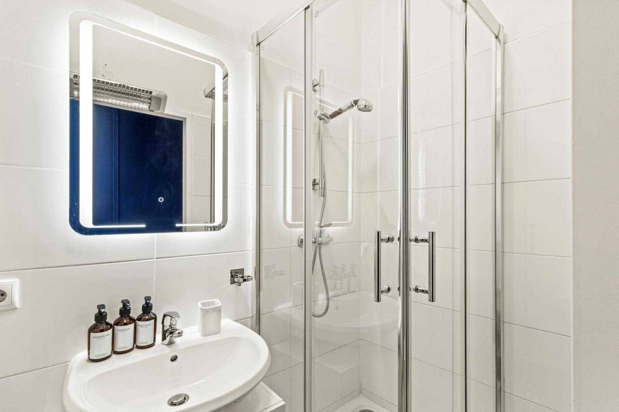 - 2 Min To U1 Reumannplatz Apartment