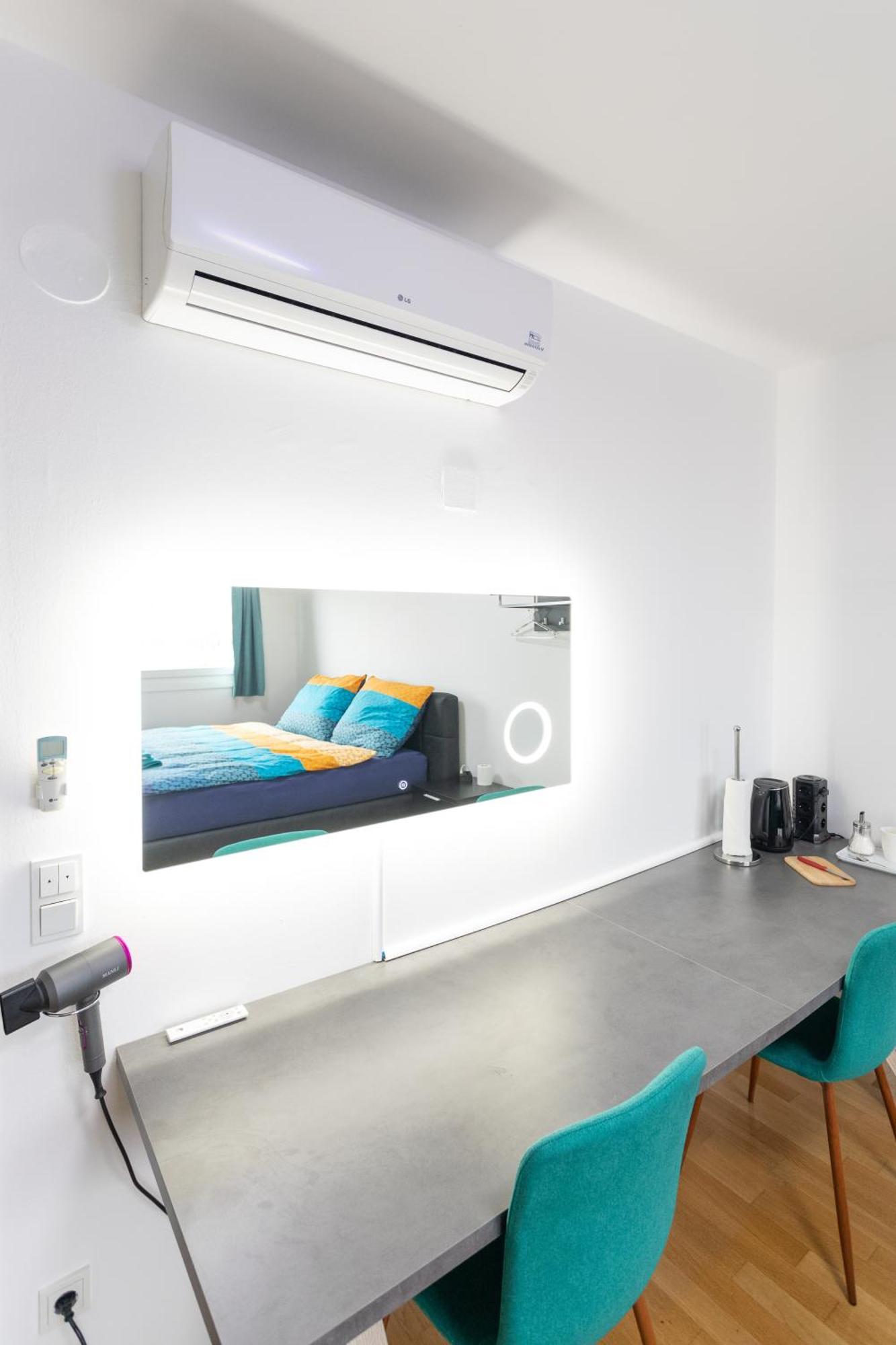 Private With Ac- Microwave, Personal Fridge & Metro Access - 7 Min To Center Privatunterkunft Wien