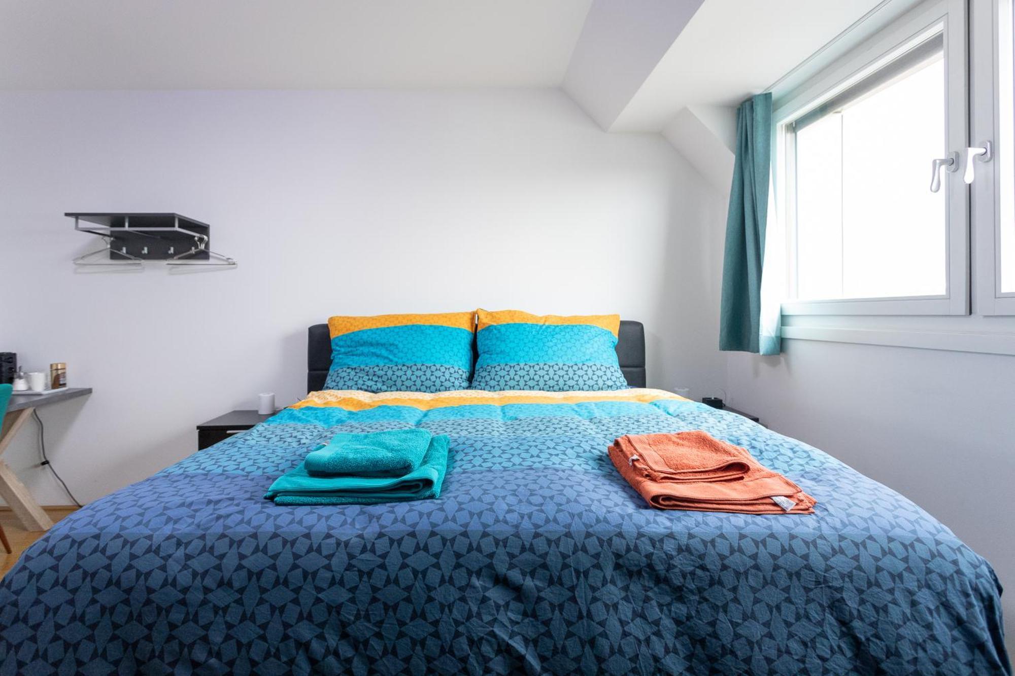 Private With Ac- Microwave, Personal Fridge & Metro Access - 7 Min To Center Wien