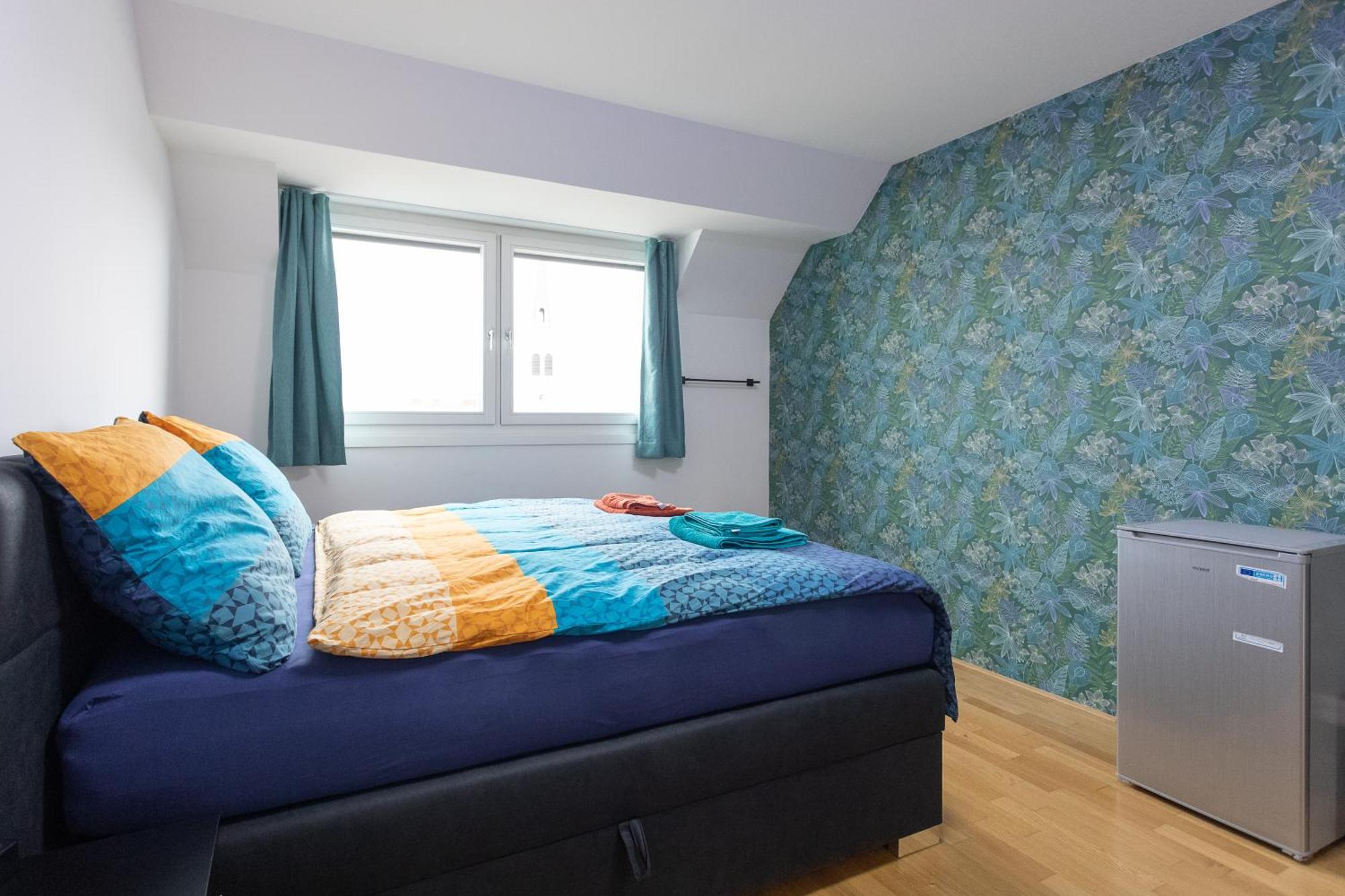 Privatunterkunft Private With Ac- Microwave, Personal Fridge & Metro Access - 7 Min To Center