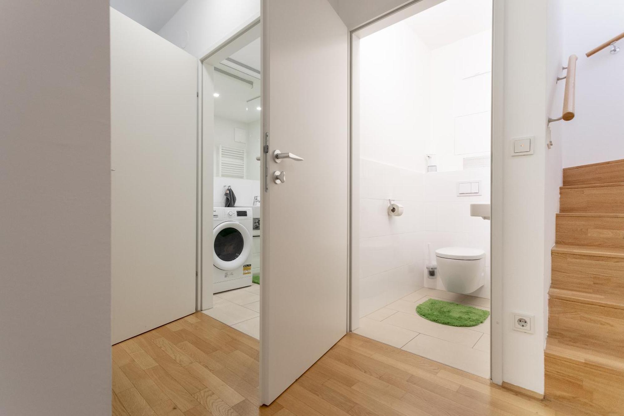 Private With Ac- Microwave, Personal Fridge & Metro Access - 7 Min To Center Privatunterkunft Wien