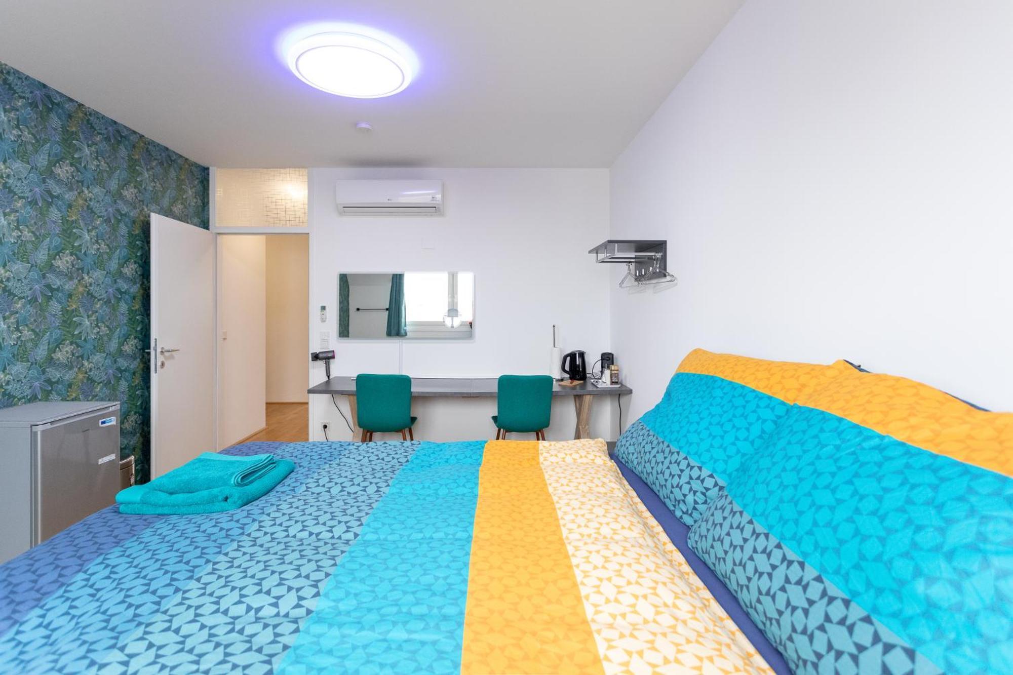 Private With Ac- Microwave, Personal Fridge & Metro Access - 7 Min To Center *