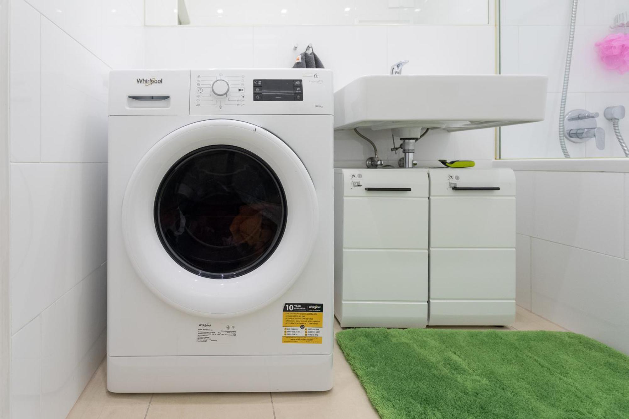 Private With Ac- Microwave, Personal Fridge & Metro Access - 7 Min To Center Wien
