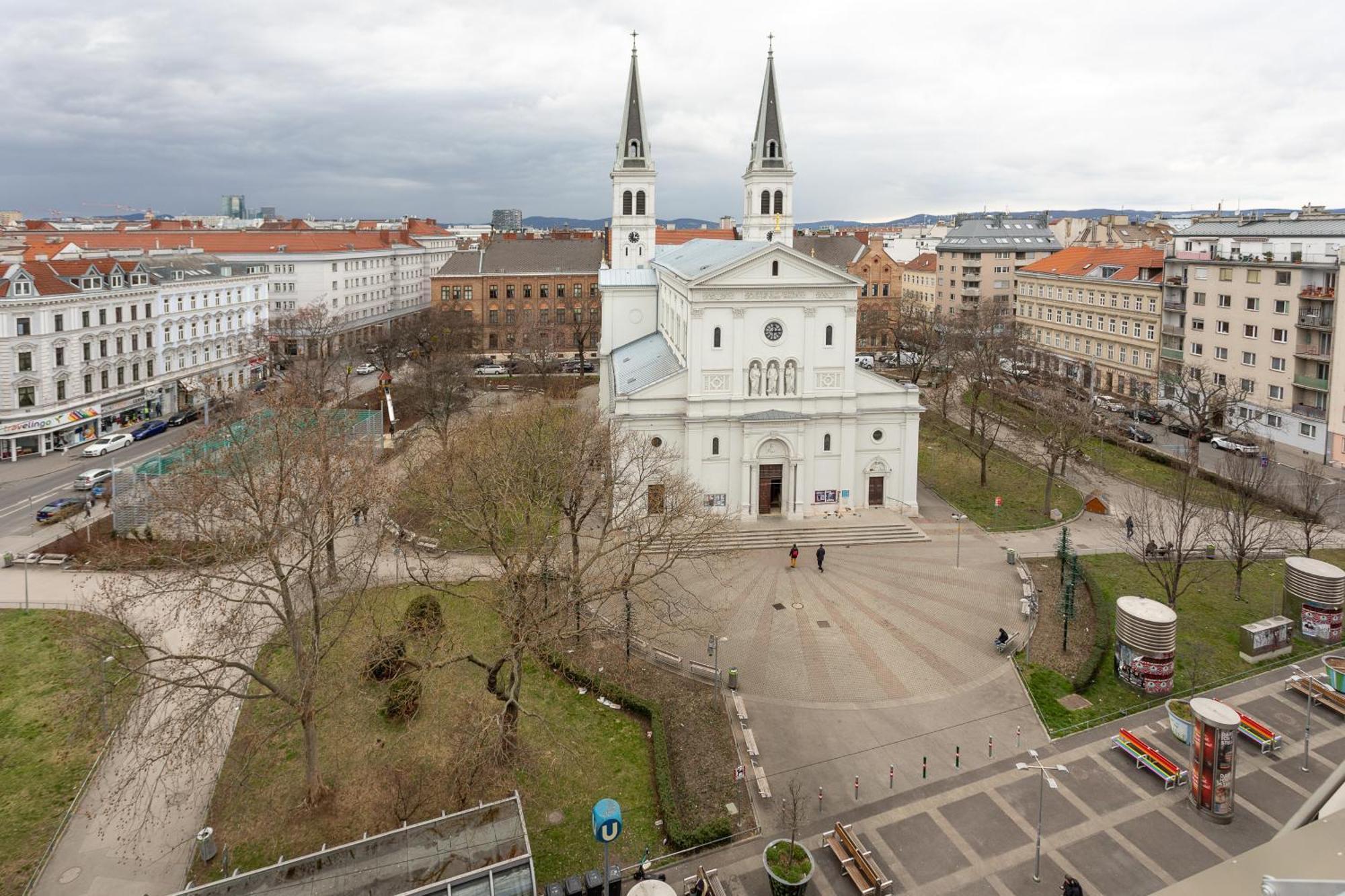 Private With Ac- Microwave, Personal Fridge & Metro Access - 7 Min To Center Privatunterkunft
