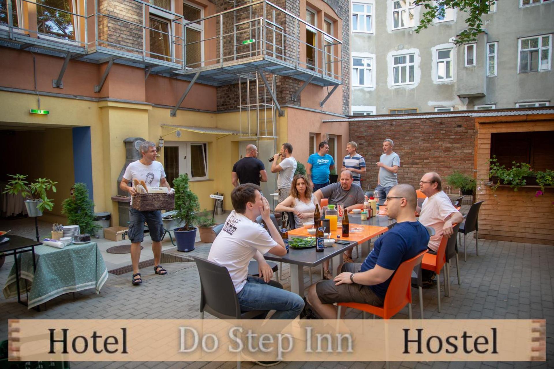 Do Step - & Hostel *