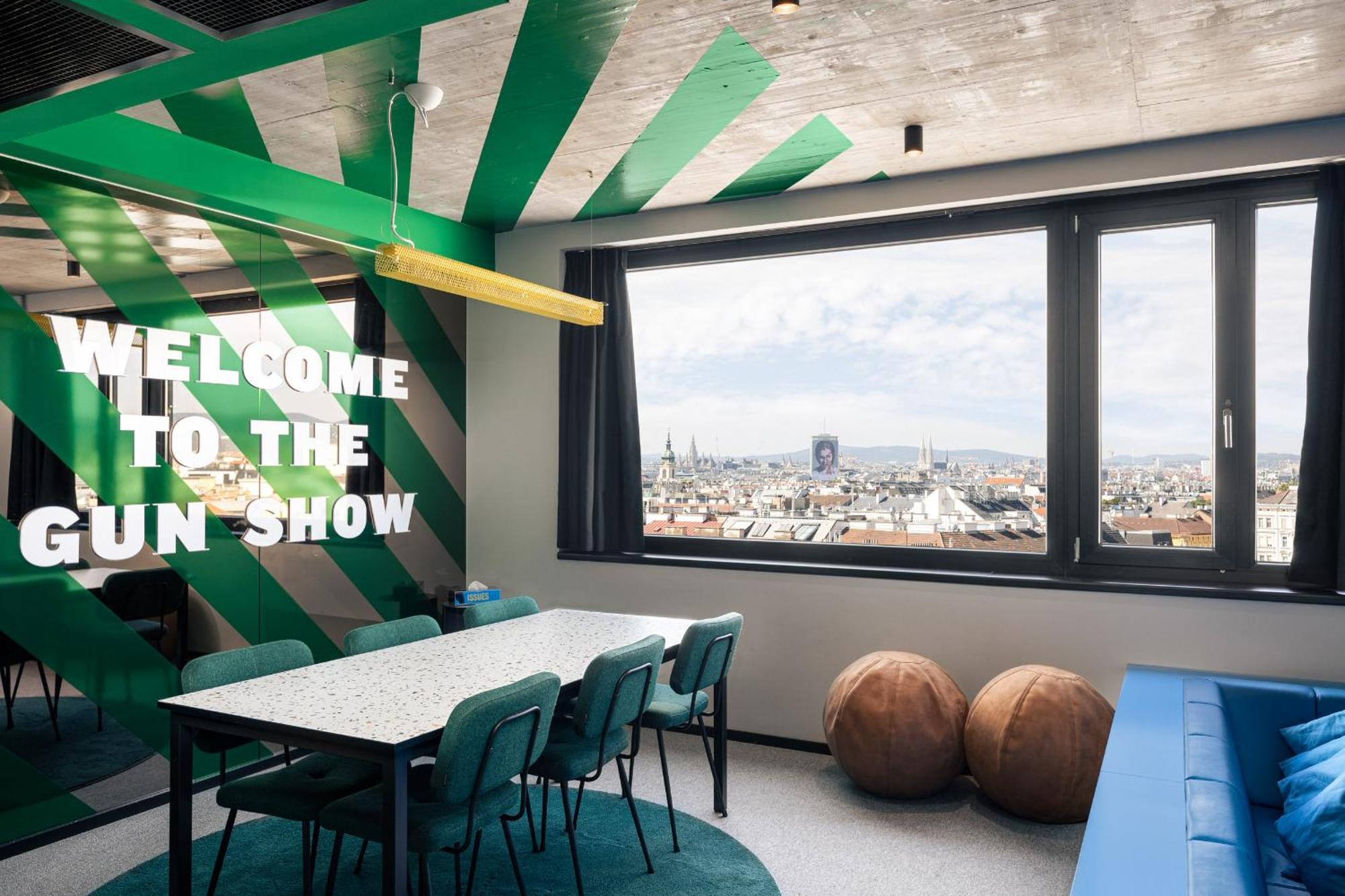 The Social Hub 4*