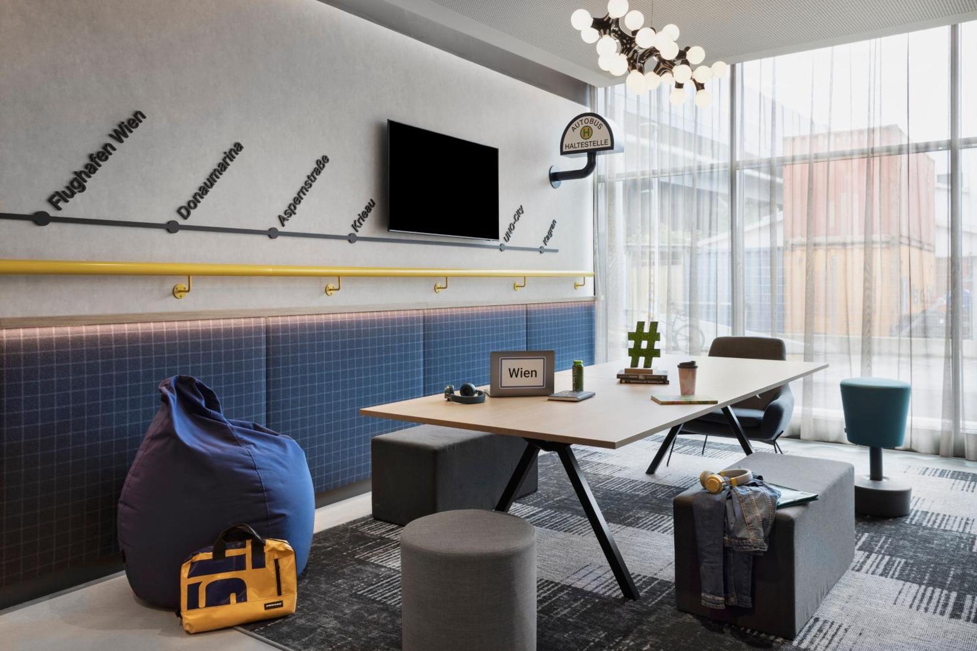 Moxy East Hotel *