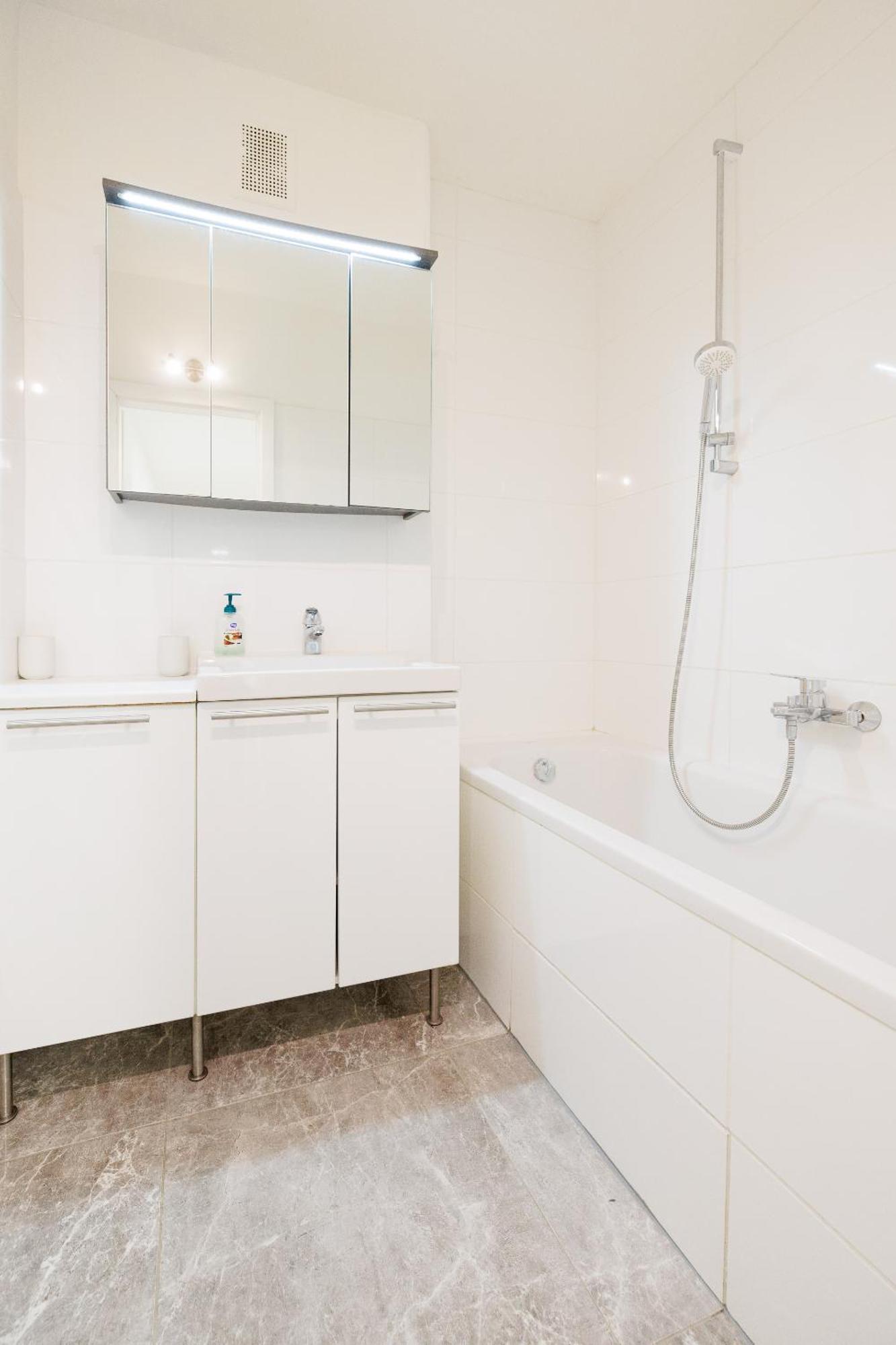 Cozy, Spacious And Charming 4 Bedrooms Apartament Apartment