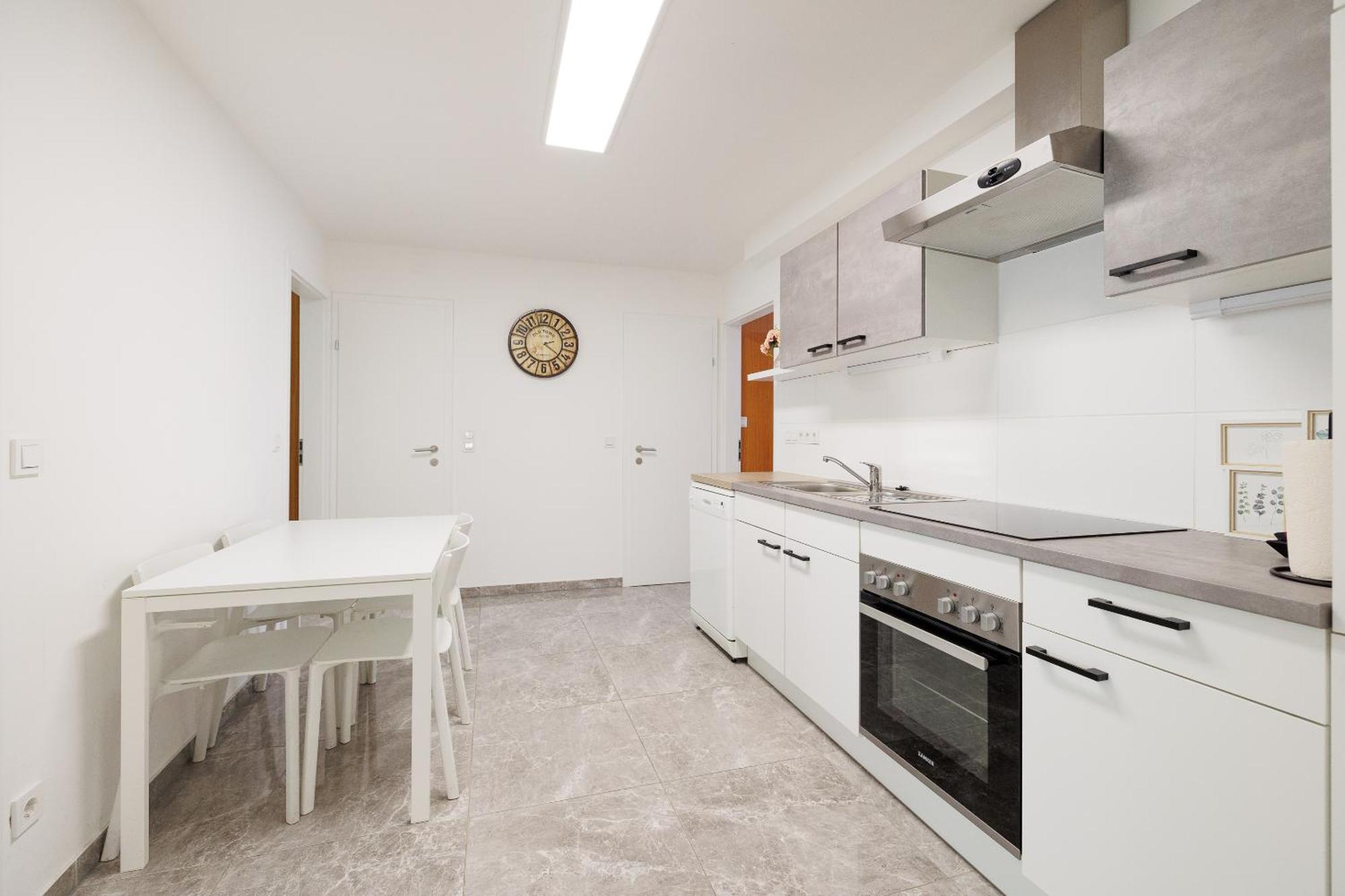 Cozy, Spacious And Charming 4 Bedrooms Apartament Apartment