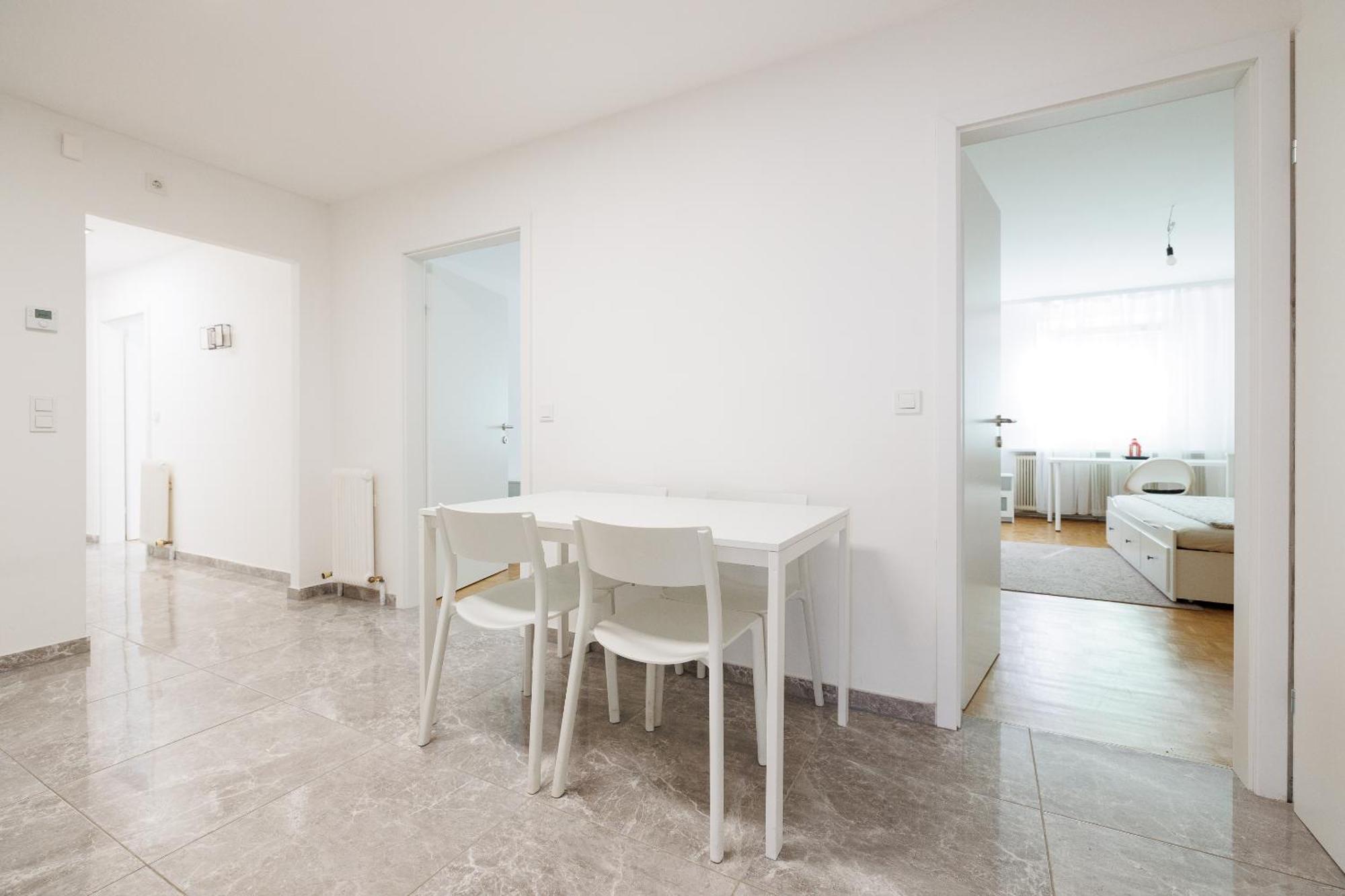 Cozy, Spacious And Charming 4 Bedrooms Apartament *