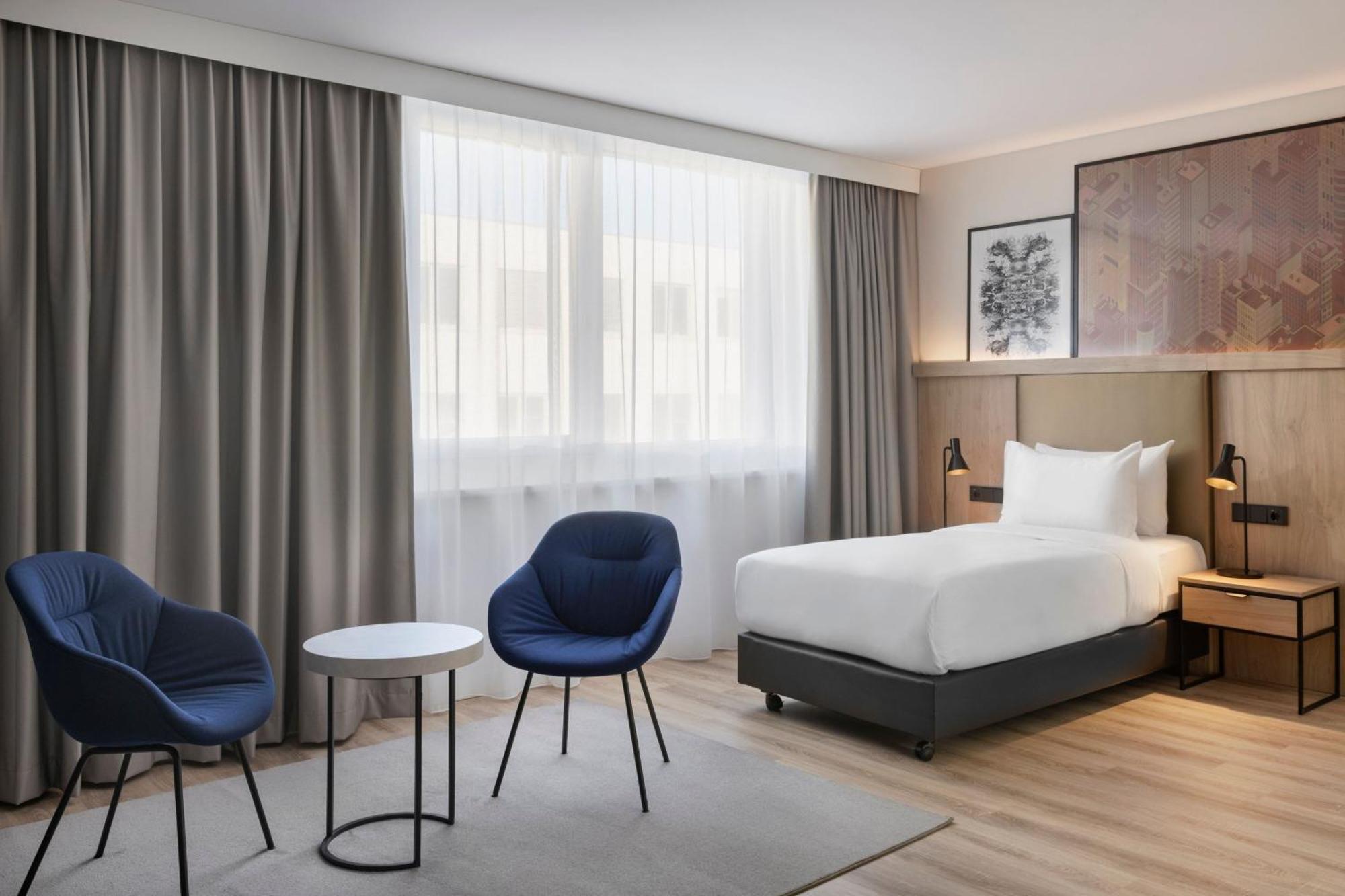 Aparthotel By Marriott East