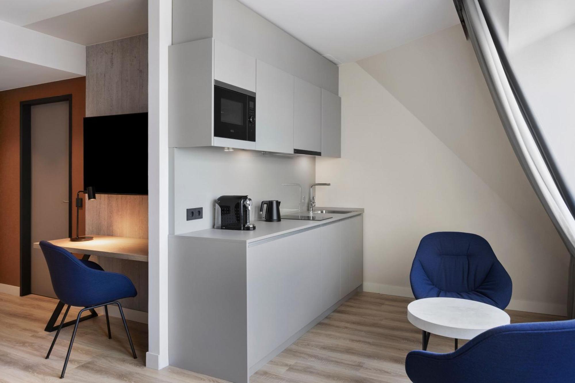 By Marriott East Viena