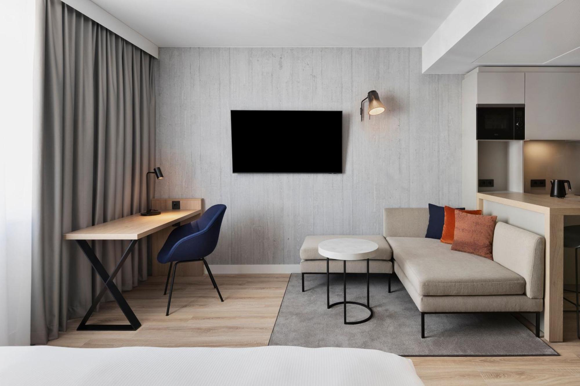Aparthotel By Marriott East 4*