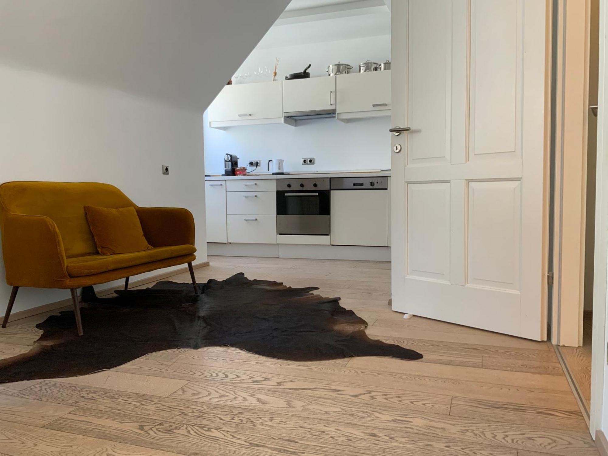 Apartment Lt Superior Location *