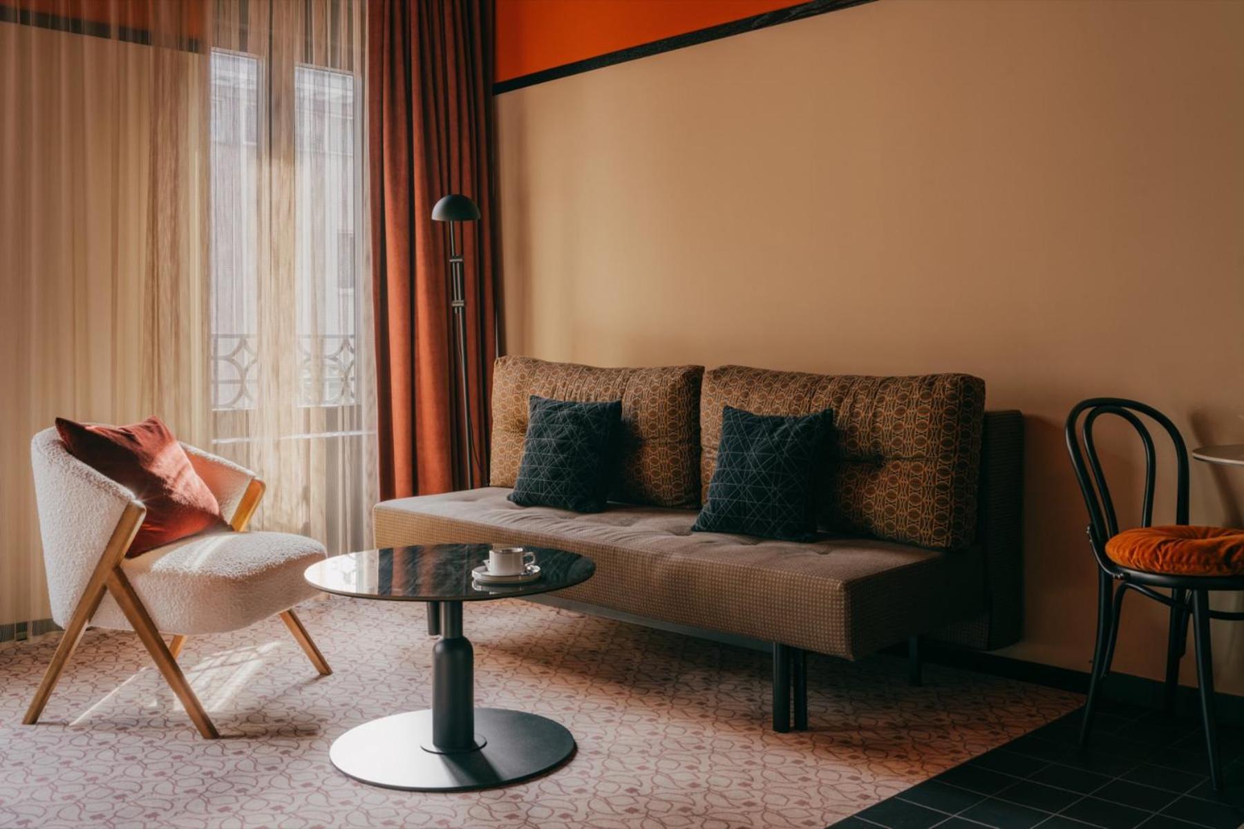 Weltwien Luxury Art & Free Parking