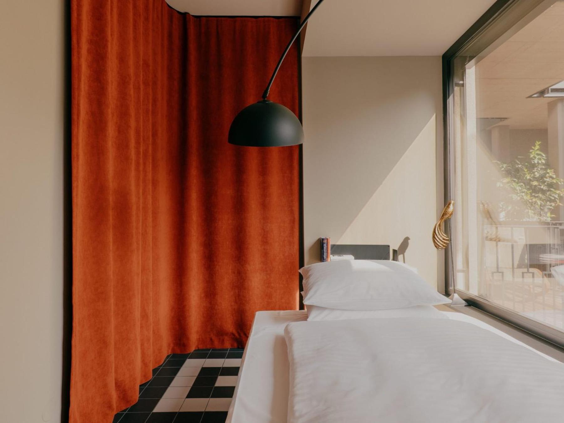 Weltwien Luxury Art & Free Parking Aparthotel 4*