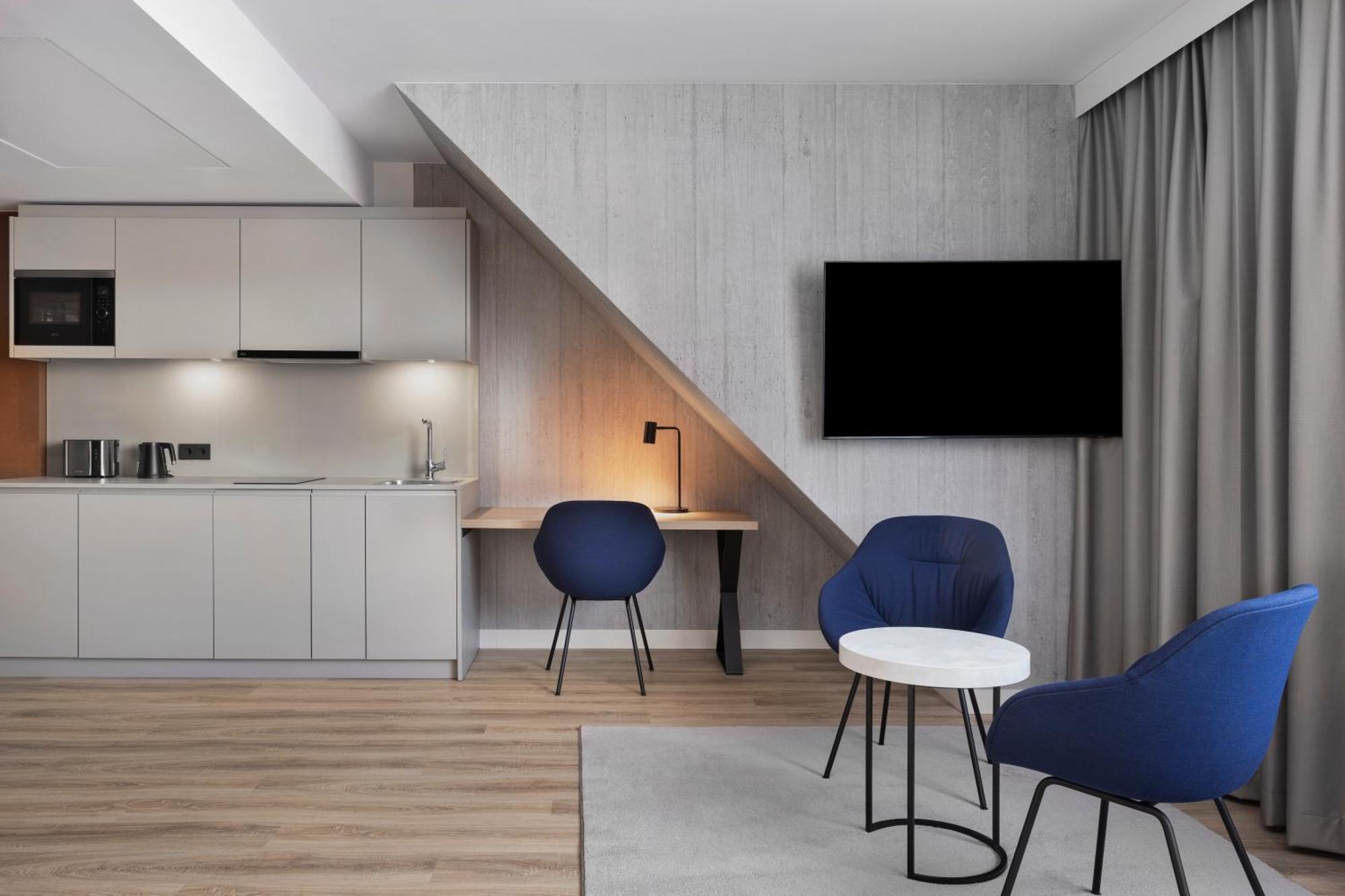 Aparthotel By Marriott East 4*