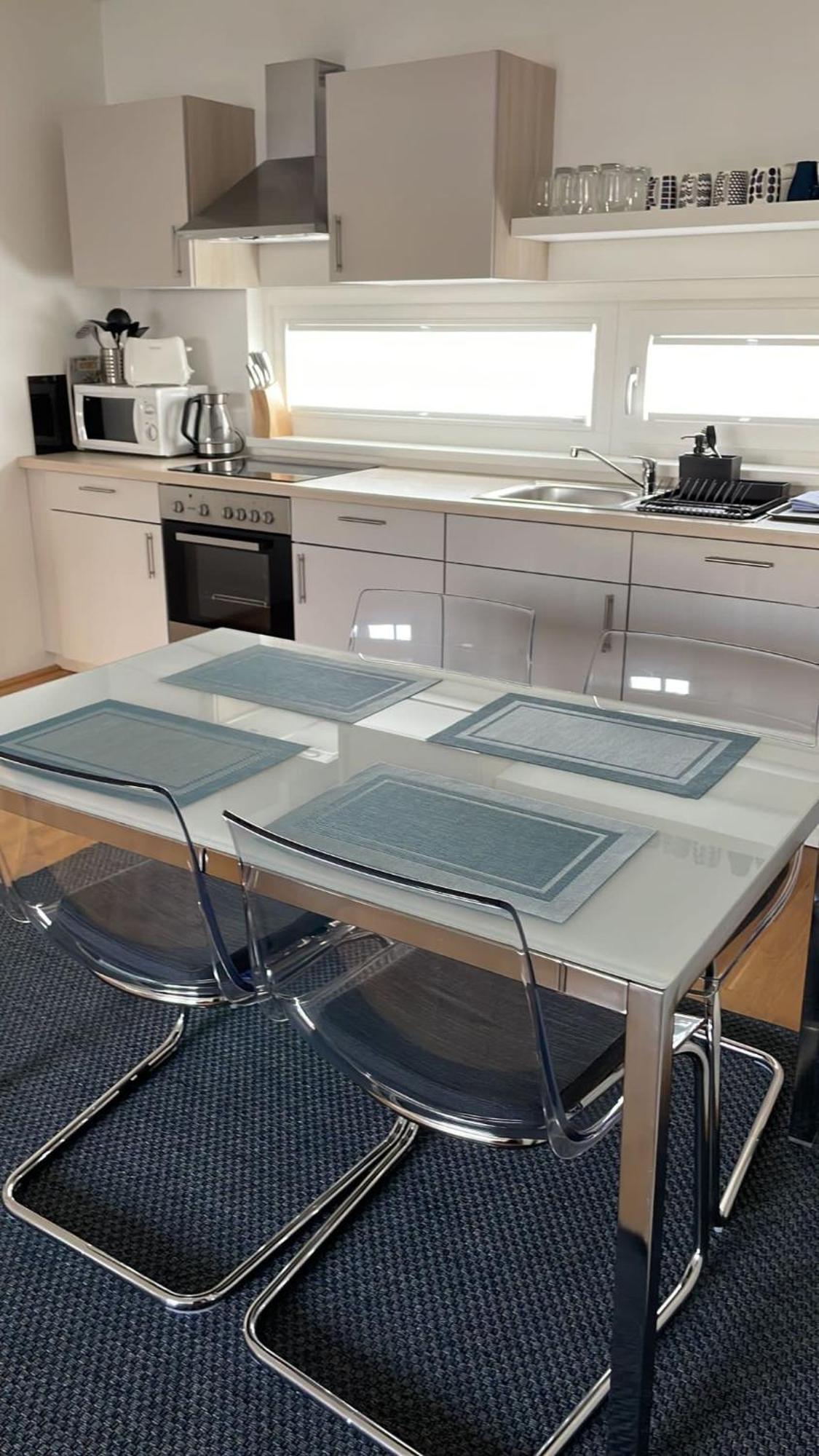 2 Bedroom Next To Metro U1 And Garage Parking * Viena