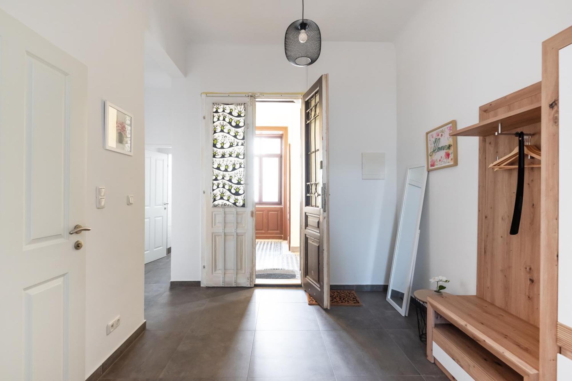 Zentrale Lage Mit Direkter Anbindung Ans Zentrum Apartment *