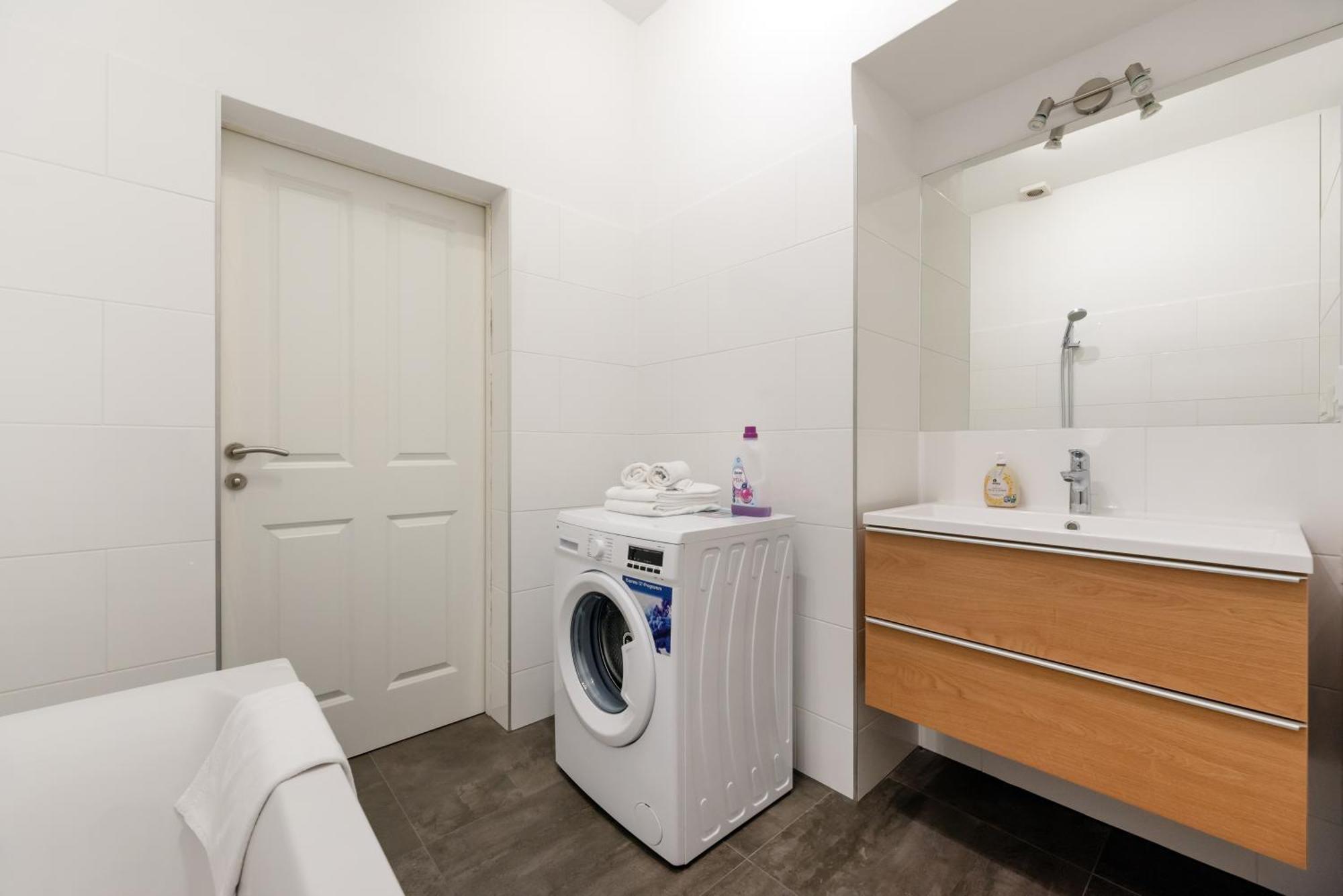 Zentrale Lage Mit Direkter Anbindung Ans Zentrum * Vienna