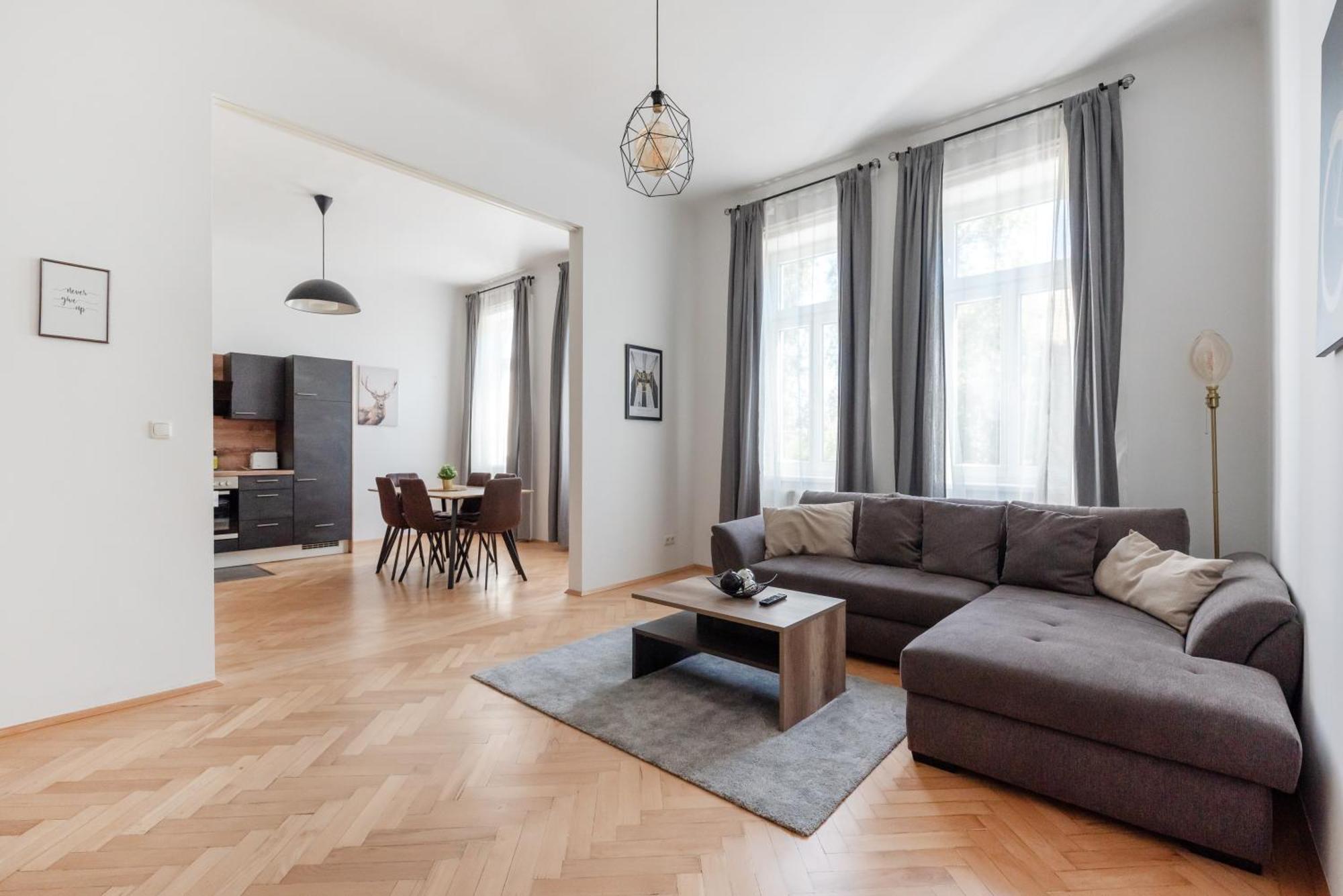 Zentrale Lage Mit Direkter Anbindung Ans Zentrum *