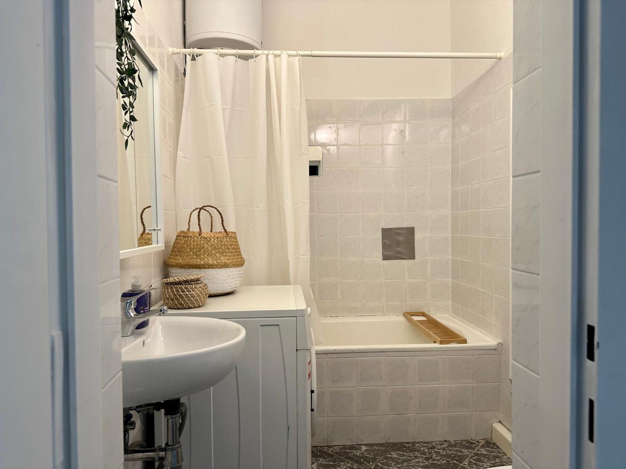 Spacious Apartment, 3 Min To U1 Reumannplatz *