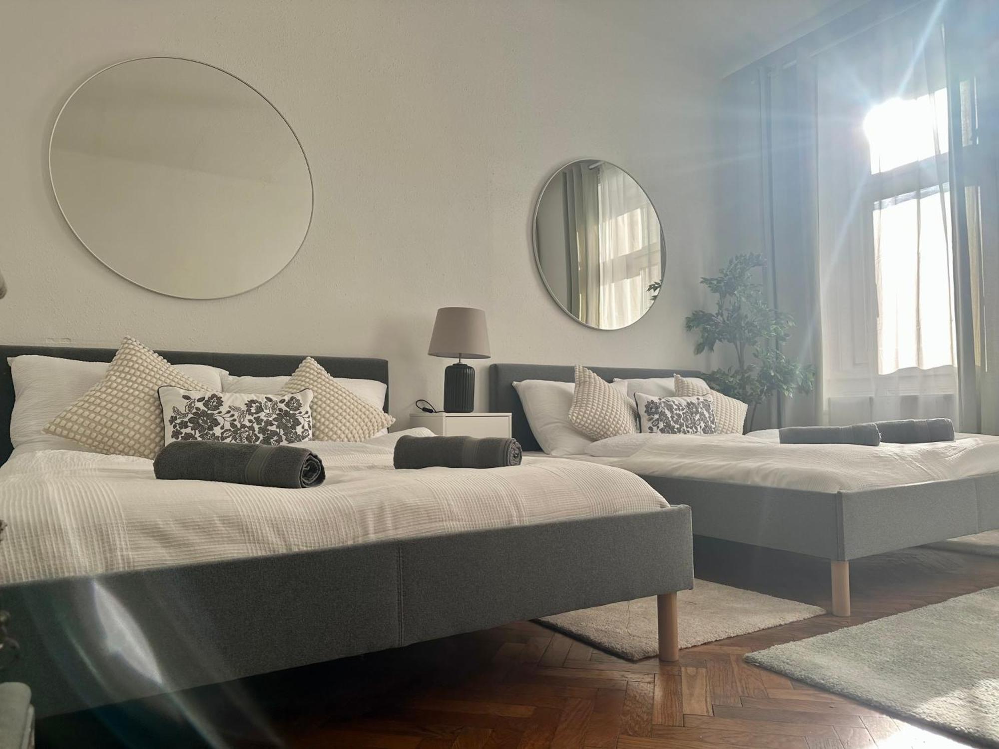 Spacious Apartment, 3 Min To U1 Reumannplatz *