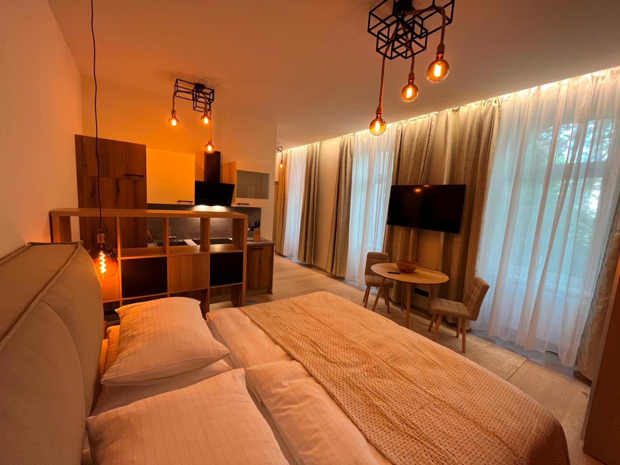 Apartment Street Living - *