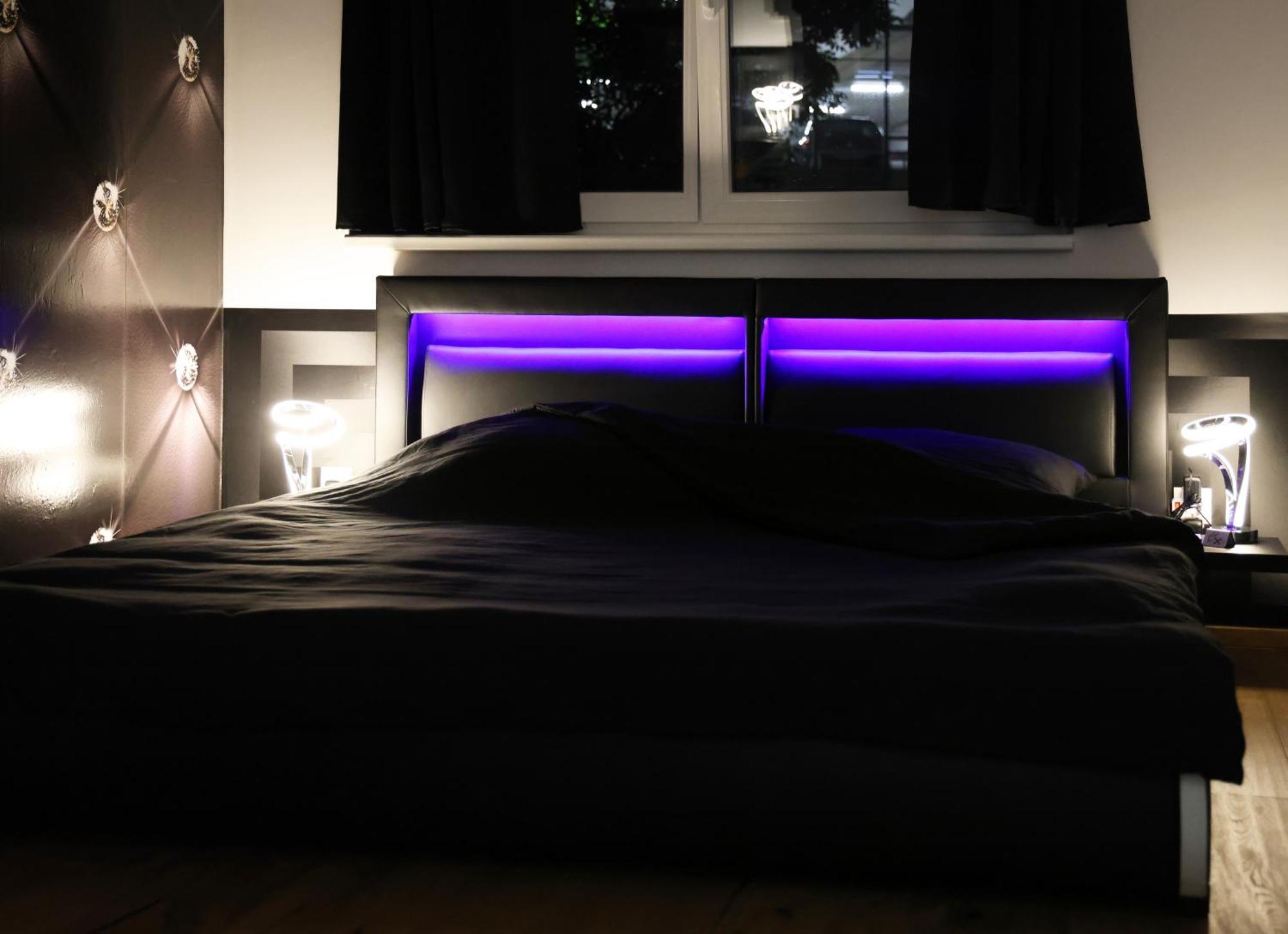 Apartamento Vienna's Modern Black Beauty - Couples & Family-friendly