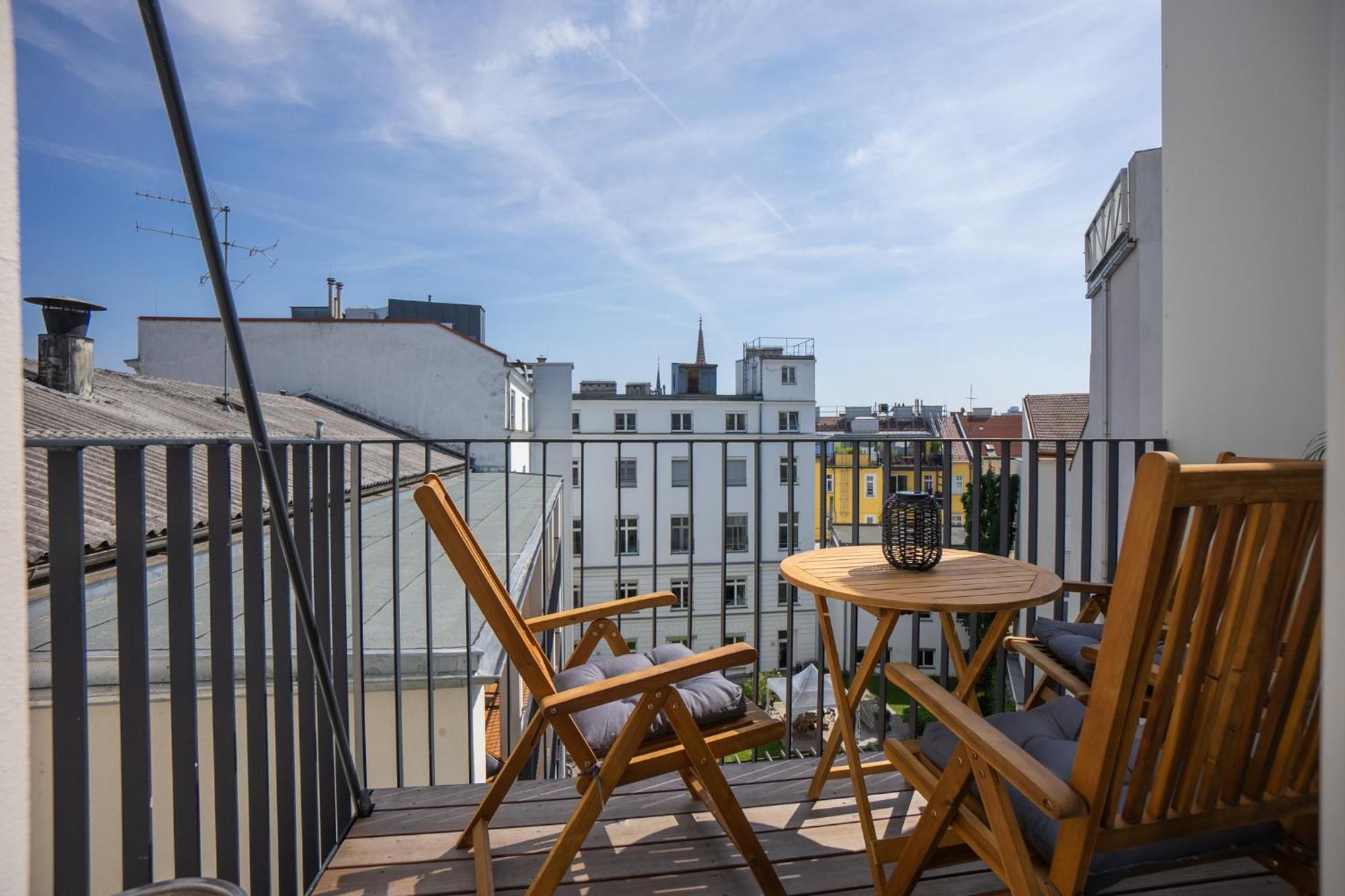 Bright Stylish With A Balcony In A Location Apartment