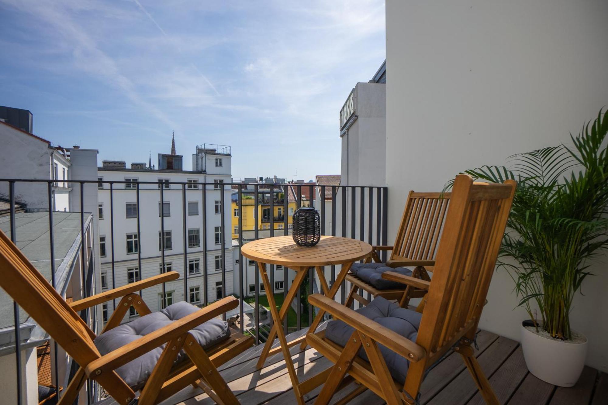 Bright Stylish With A Balcony In A Location Vienna
