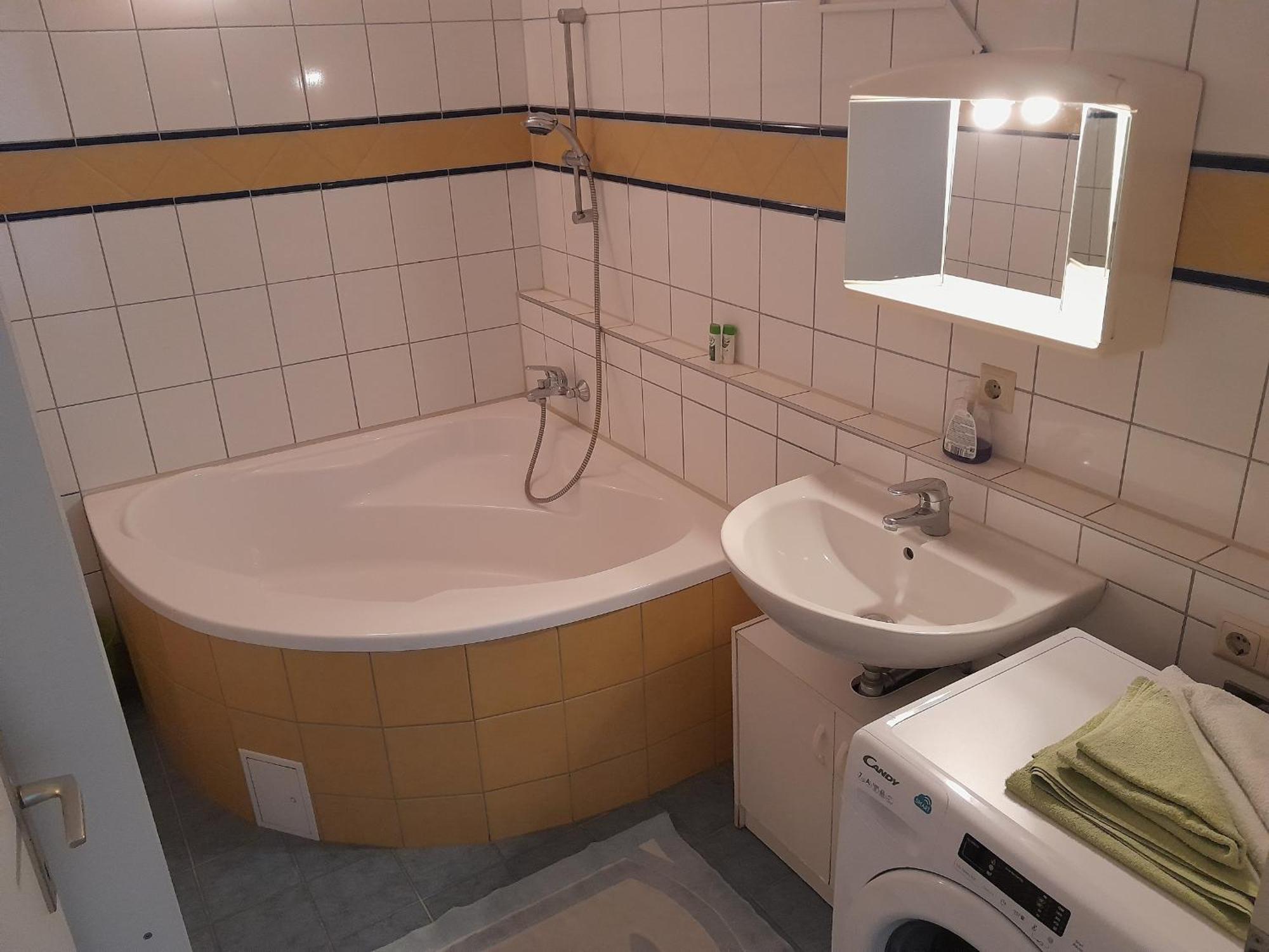 Apartment Serviced With Sunny Balcony