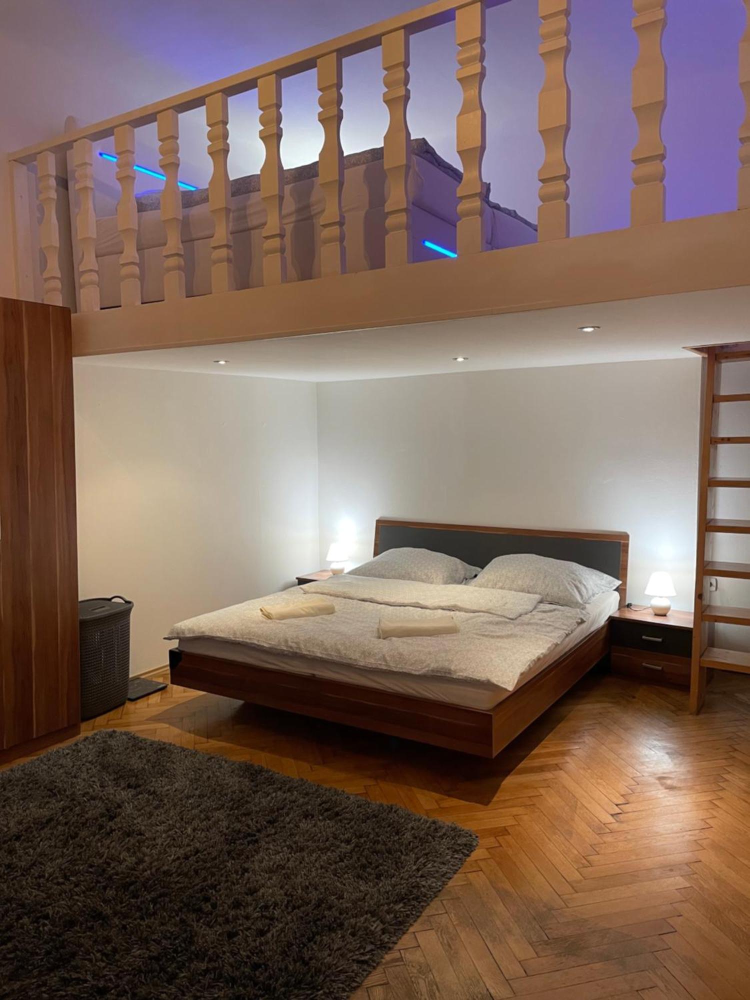 1080 Apartment