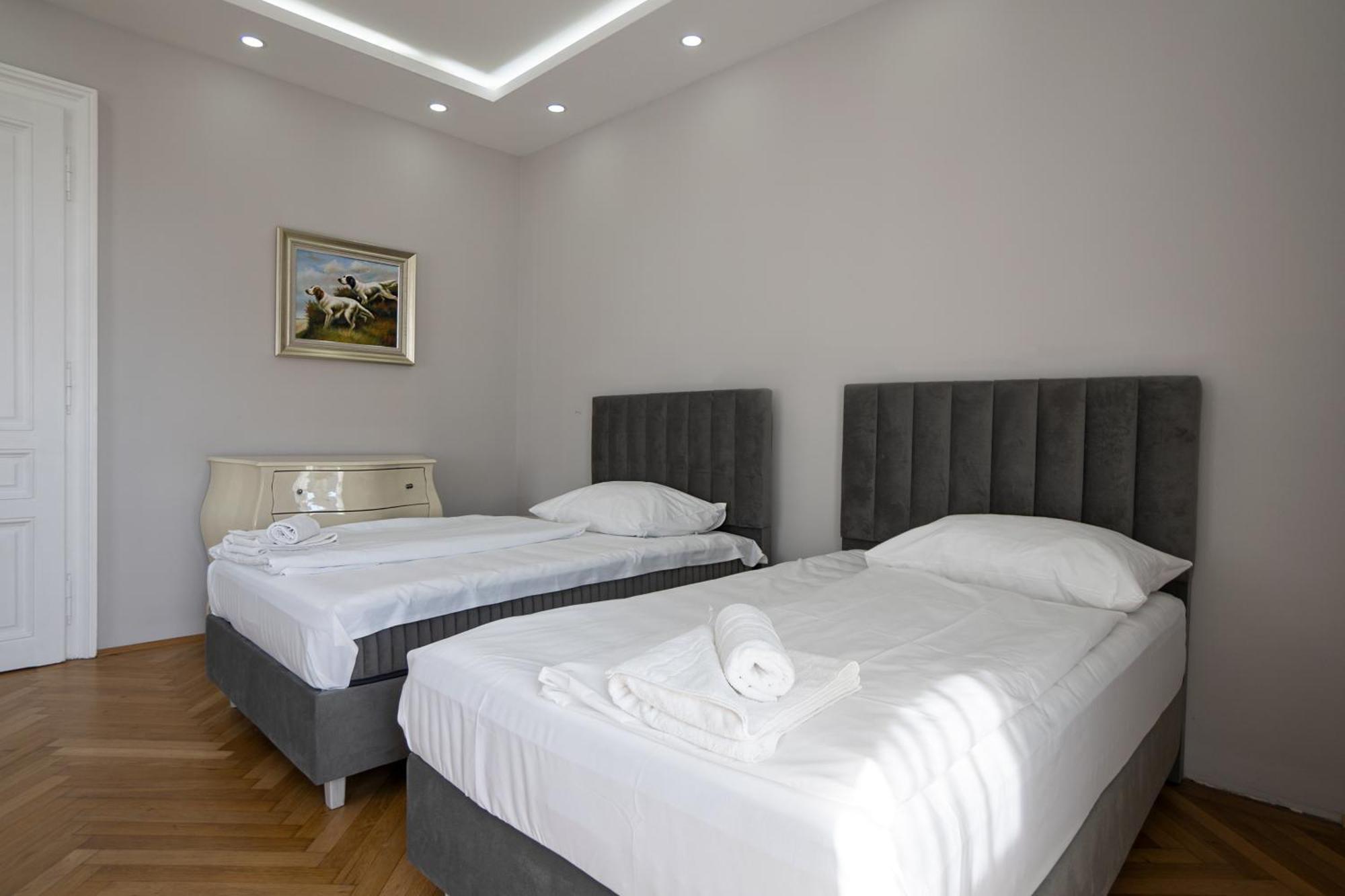 Charming 2-room With Balcony, 15 Min To Center *