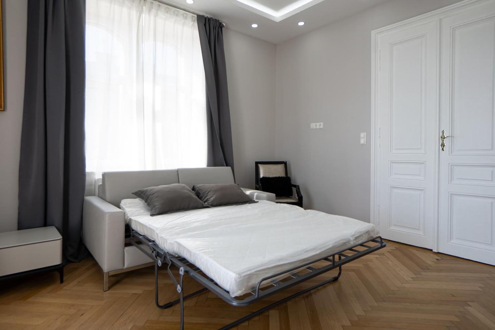 Charming 2-room With Balcony, 15 Min To Center * Vienna