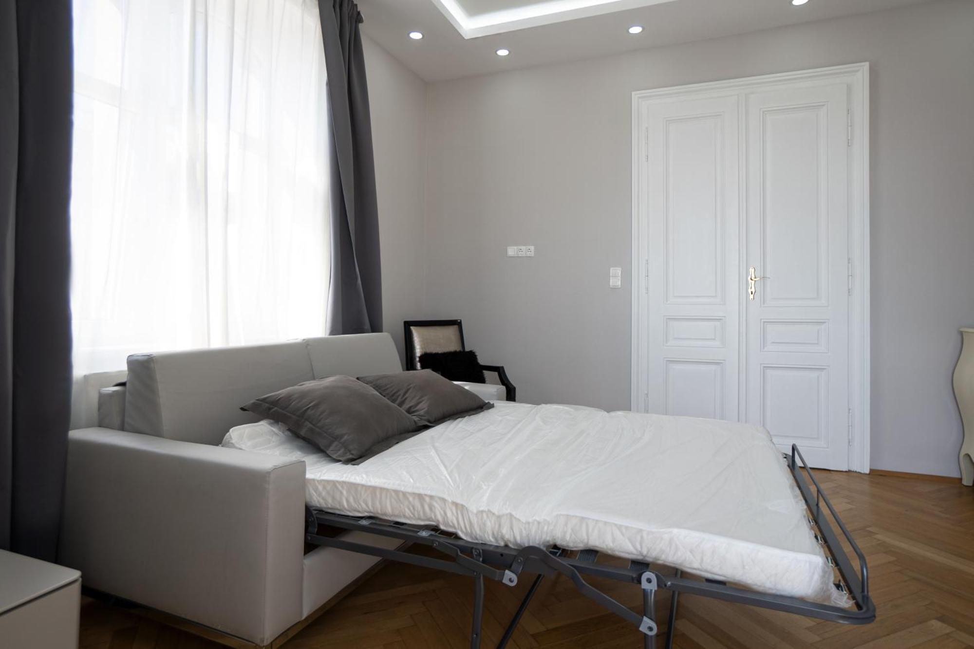 Charming 2-room With Balcony, 15 Min To Center * Vienna