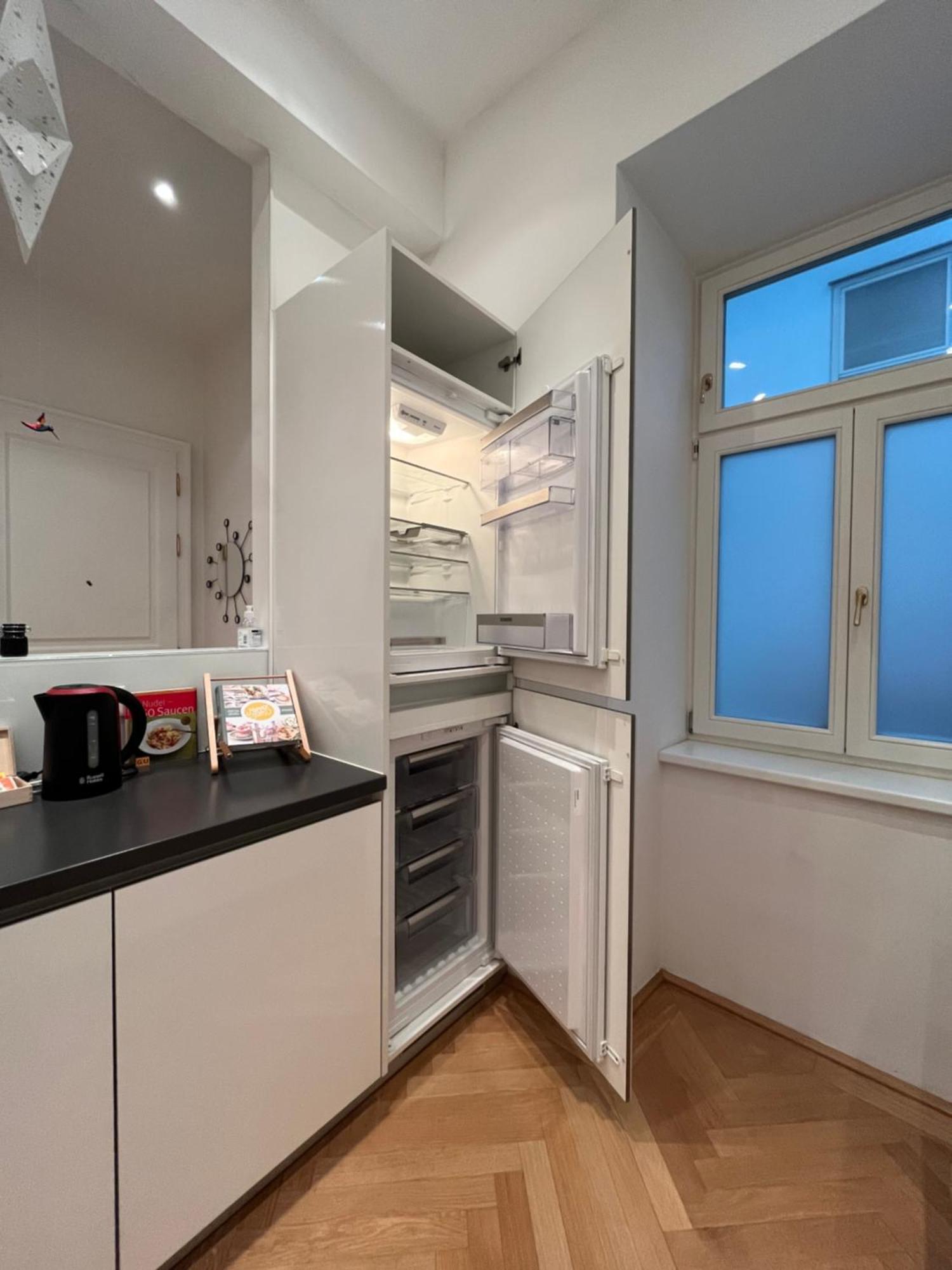 Quiet Next To Belvedere & Central Station Apartment *
