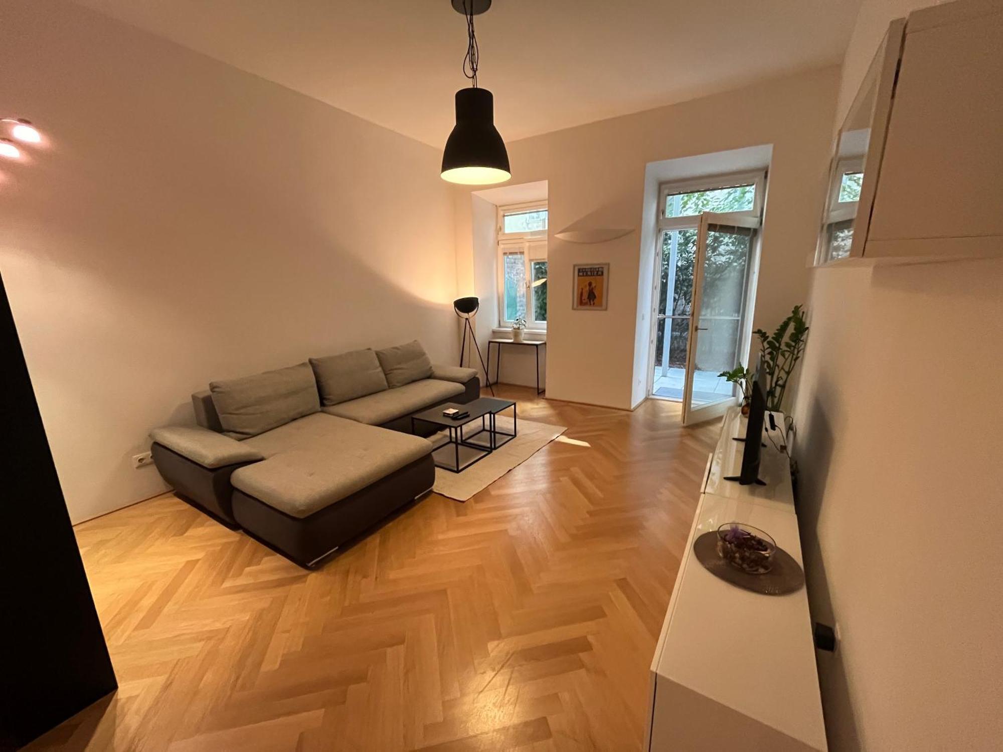 Quiet Next To Belvedere & Central Station Apartment *